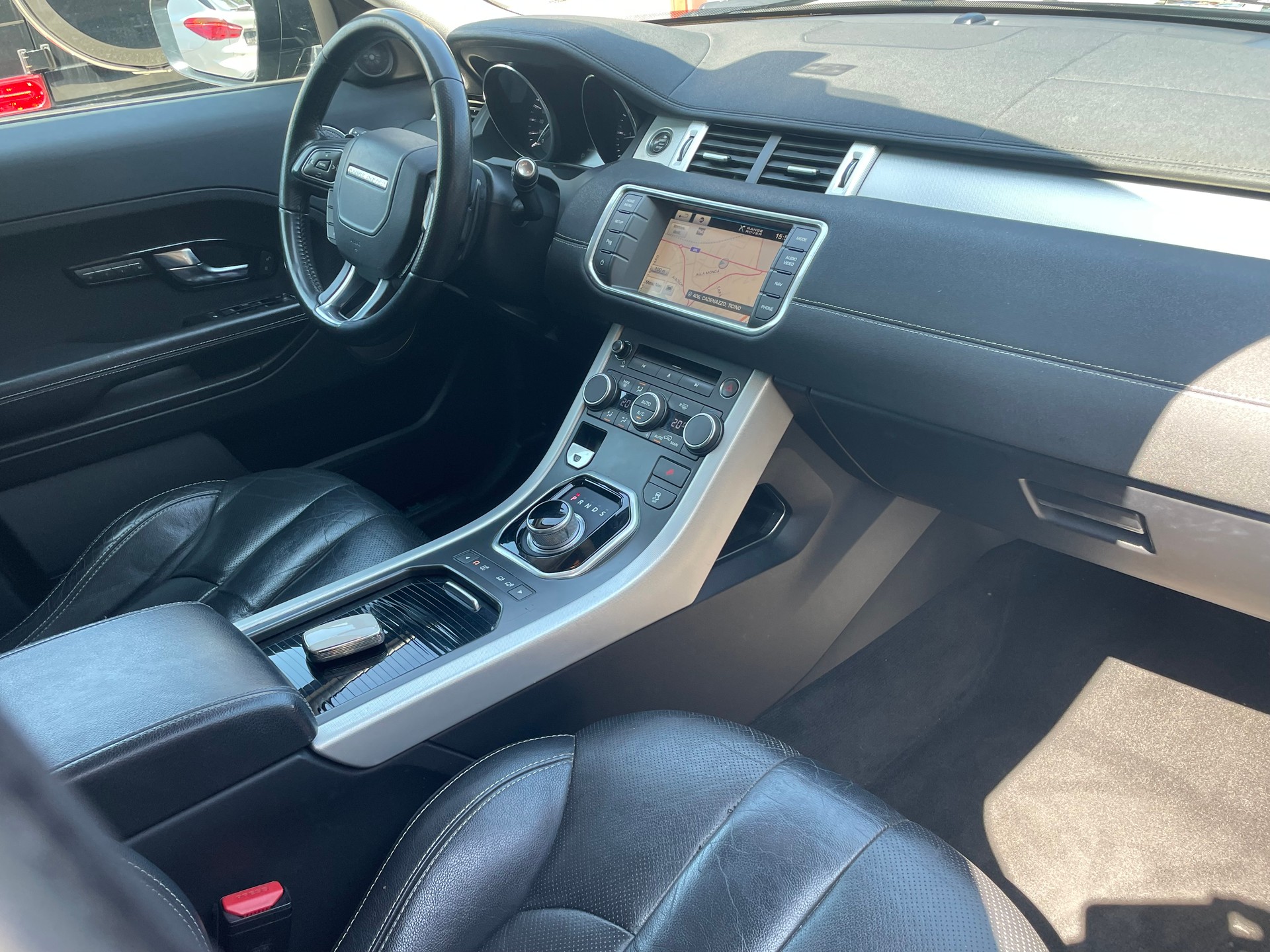 LAND ROVER Range Rover Evoque 2.2 SD4 Pure AT6-image-12