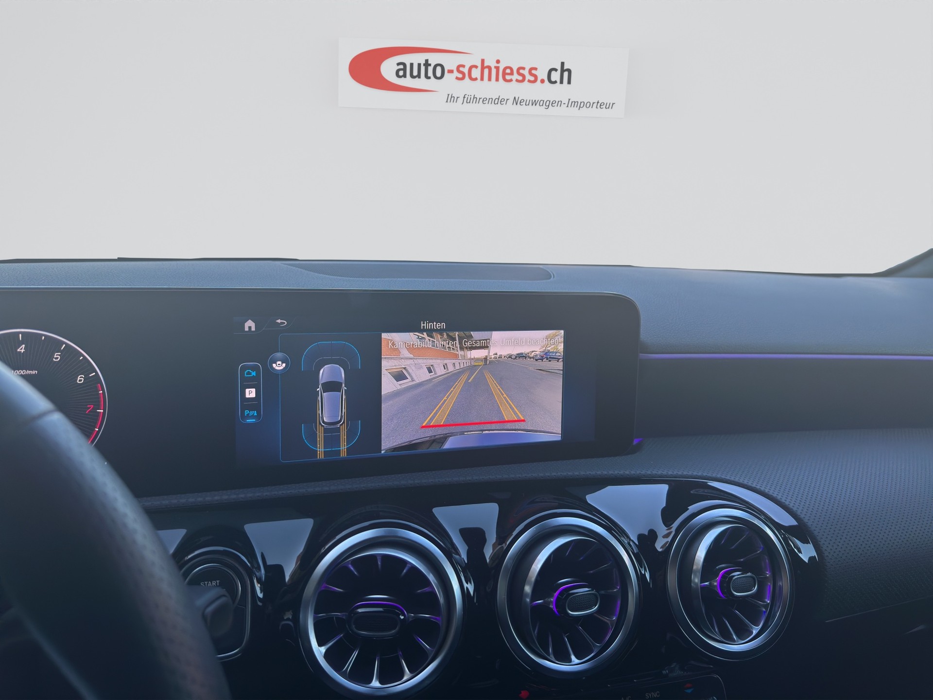 MERCEDES-BENZ A 220 4Matic 8G-DCT AMG Line Night-image-14