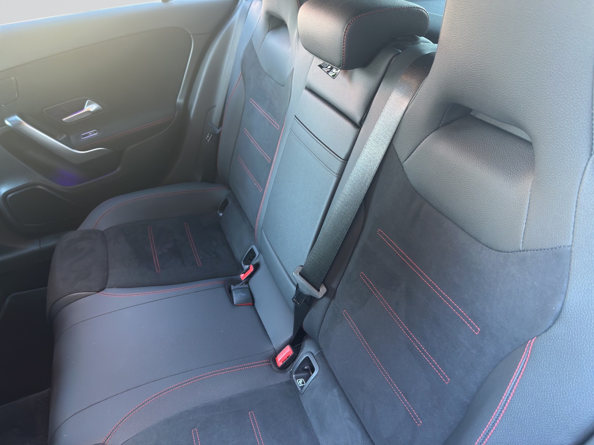 MERCEDES-BENZ A 220 4Matic 8G-DCT AMG Line Night-image-8