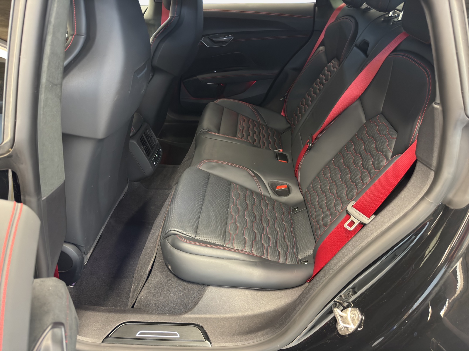 AUDI RS e-tron GT performance quattro-image-11