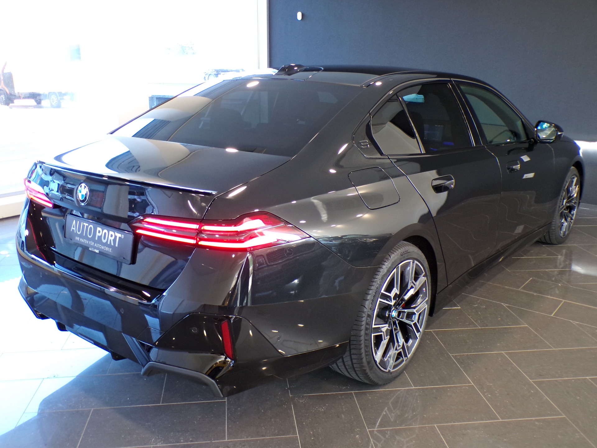 BMW 540d xDrive 48V M Sport Pro Steptronic-image-9