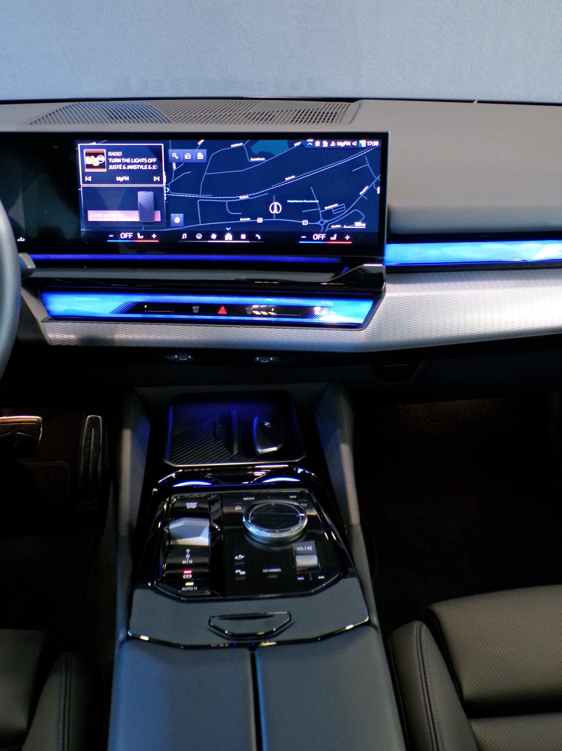 BMW 540d xDrive 48V M Sport Pro Steptronic-image-25