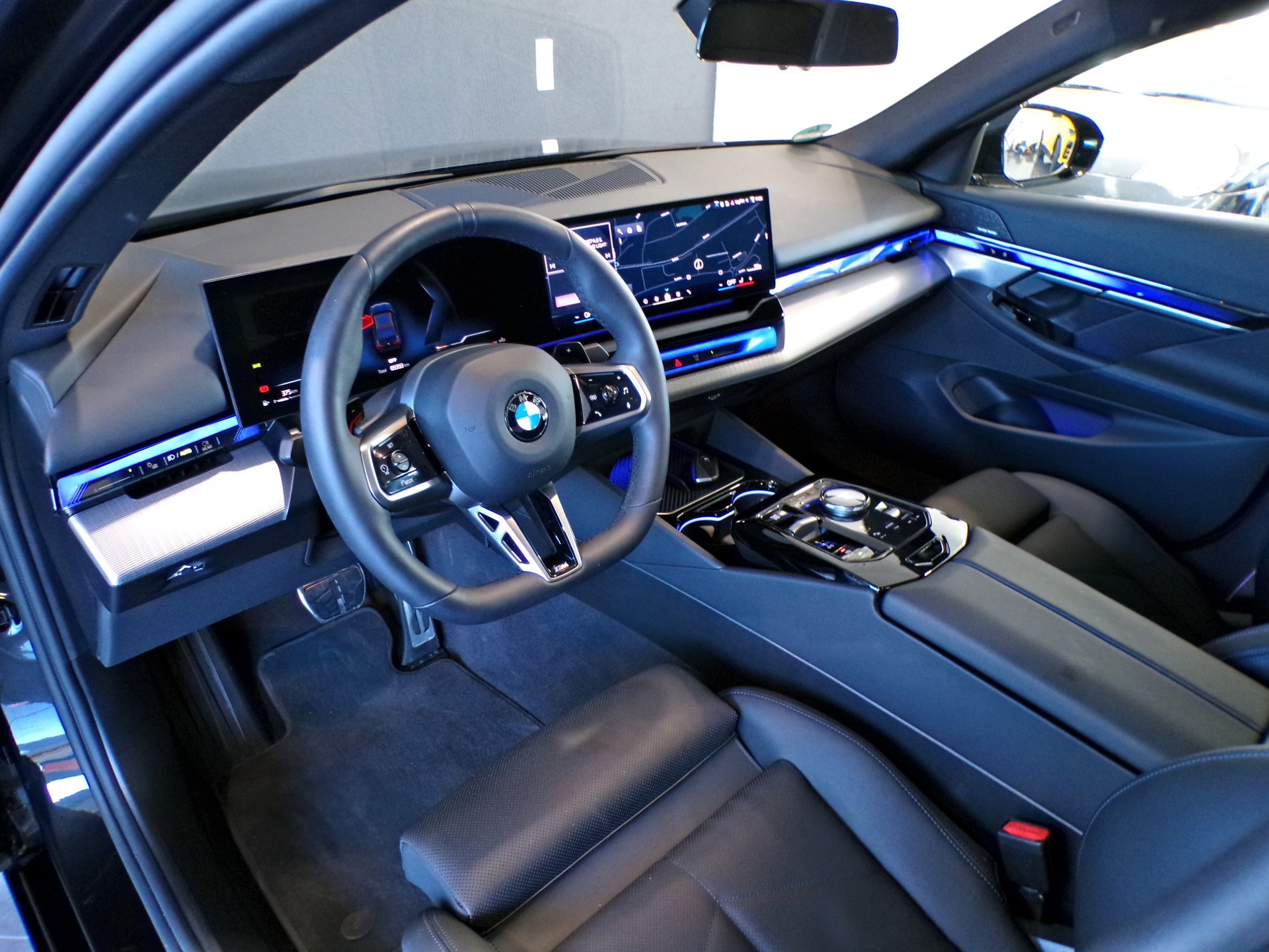 BMW 540d xDrive 48V M Sport Pro Steptronic-image-17