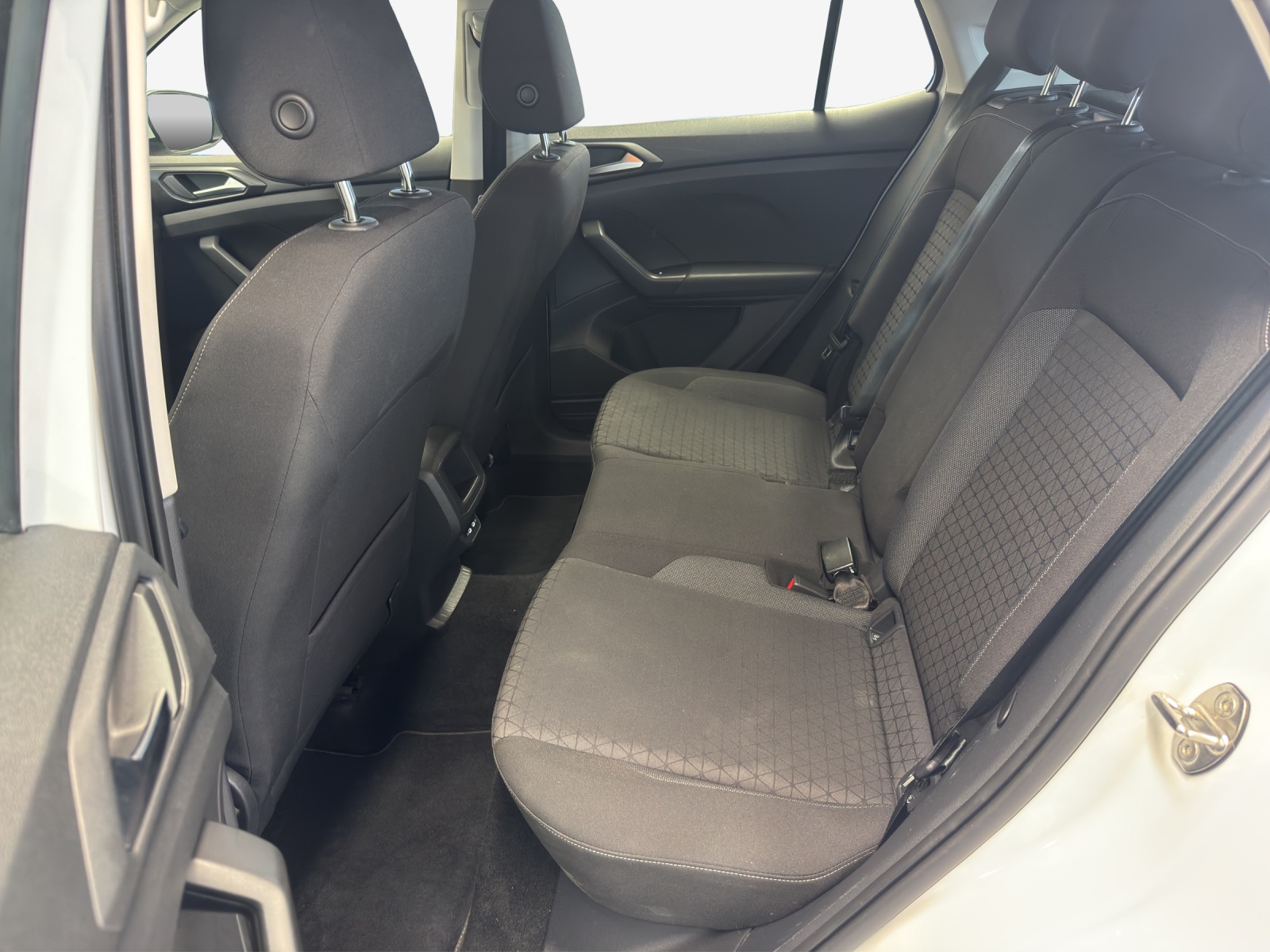 VW T-Cross 1.0 TSI Life-image-11