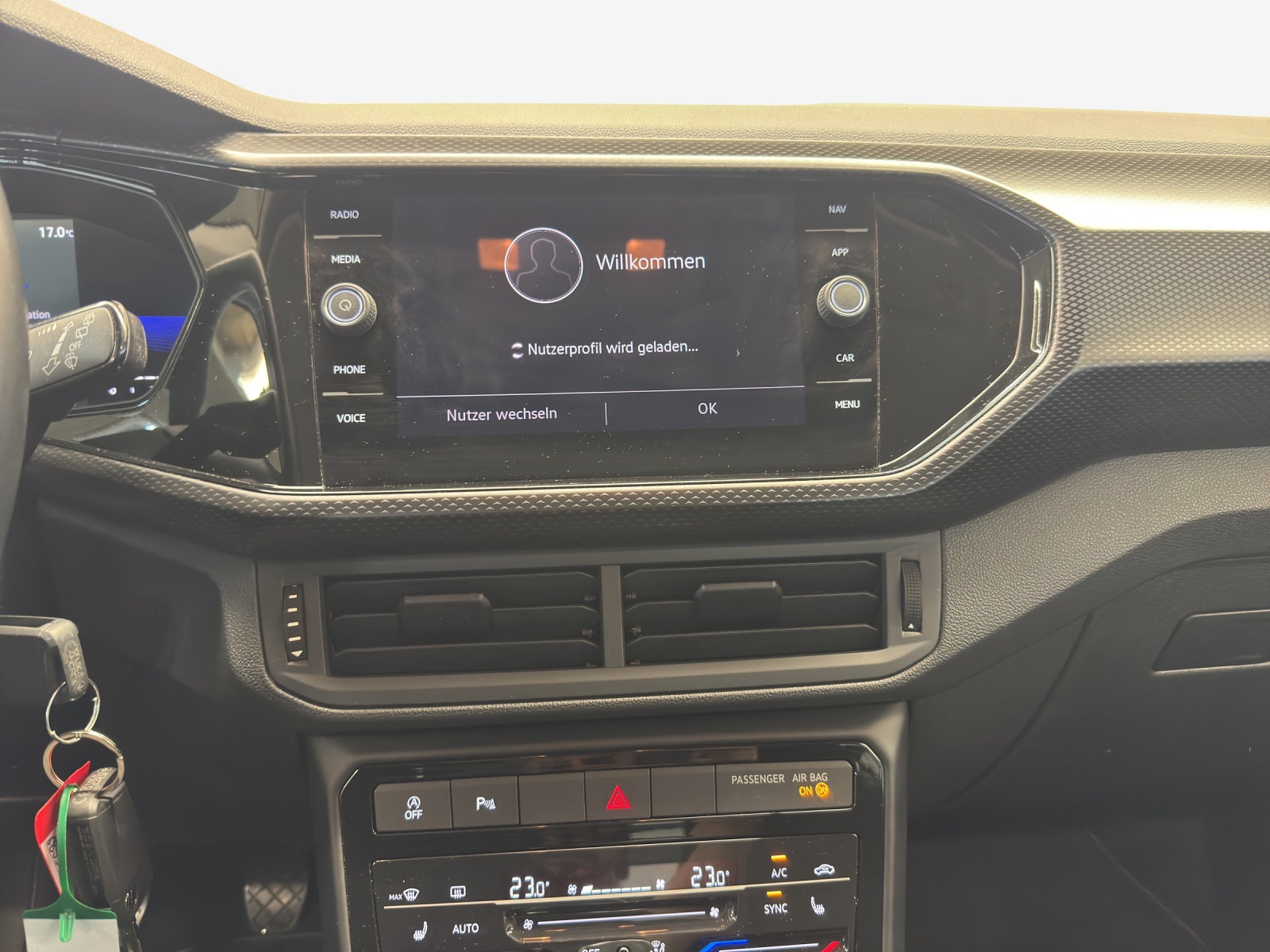 VW T-Cross 1.0 TSI Life-image-10