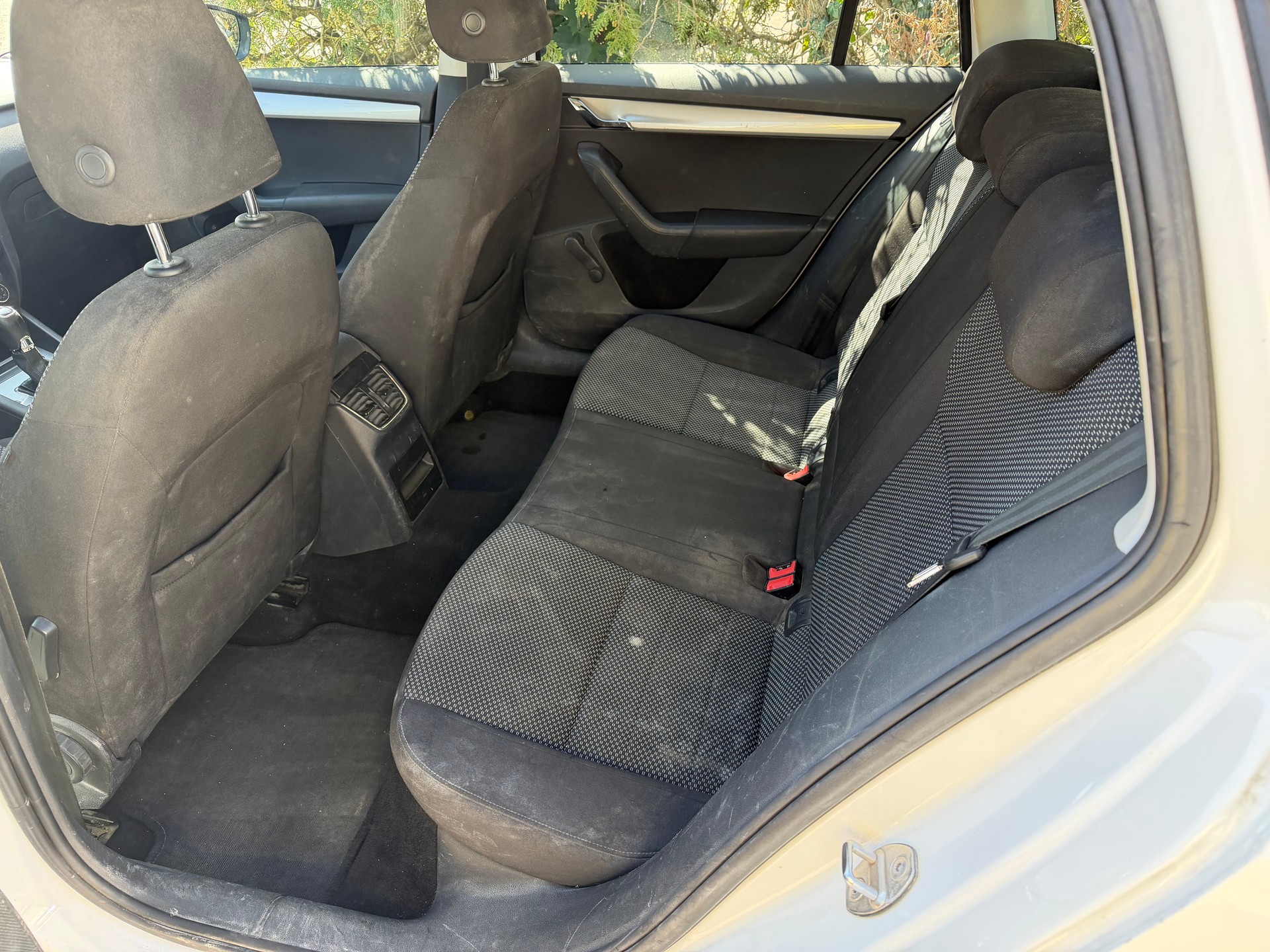 SKODA Octavia Combi 1.6 TDI Style DSG-image-10