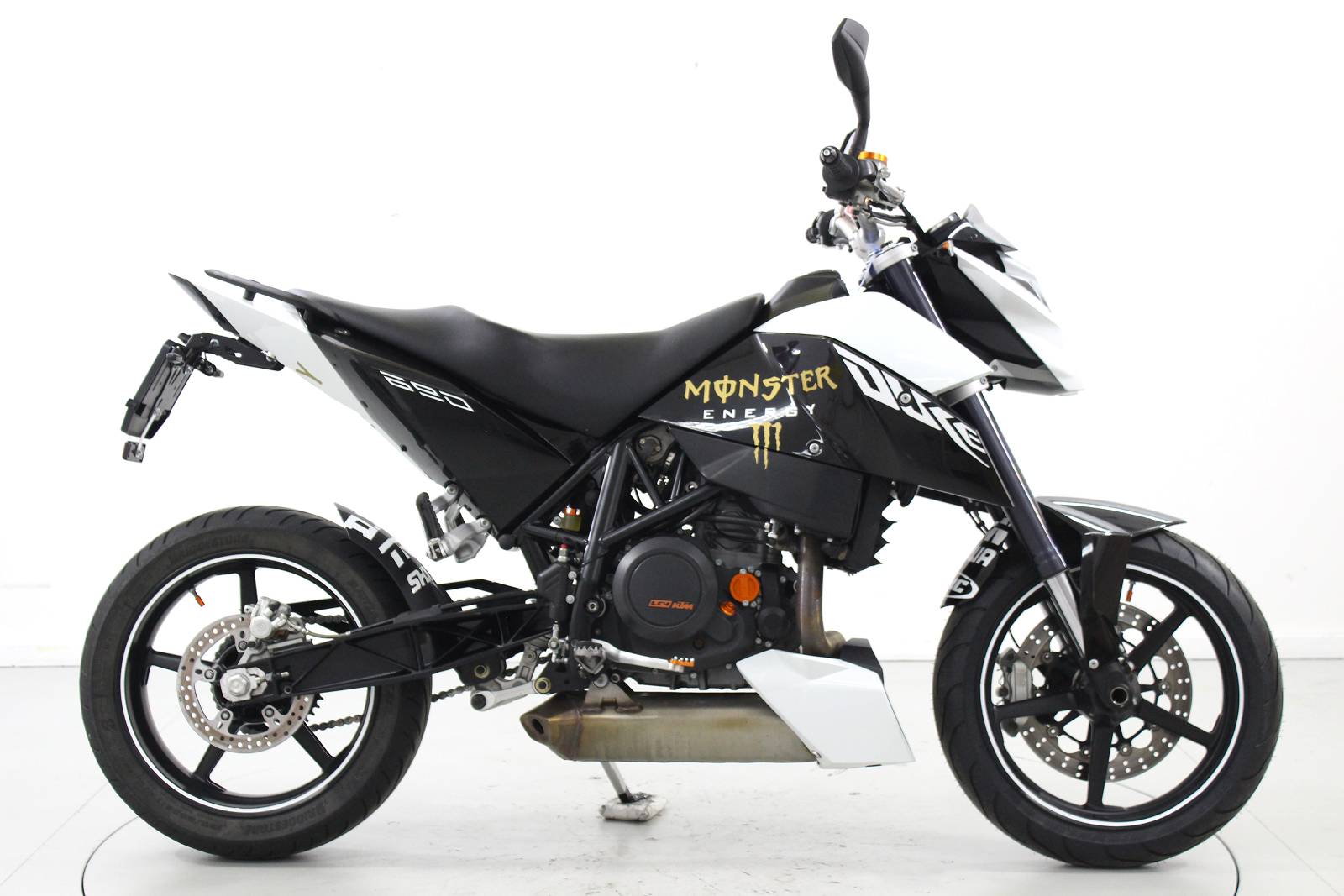 KTM Duke 690-showroom-element-3