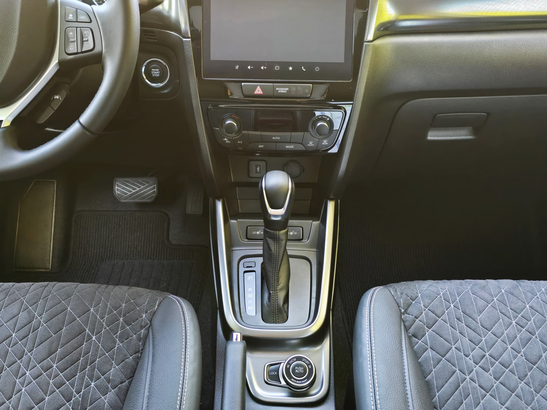 SUZUKI Vitara 1.5 Hybrid Piz Sulai Top 4x4-image-9