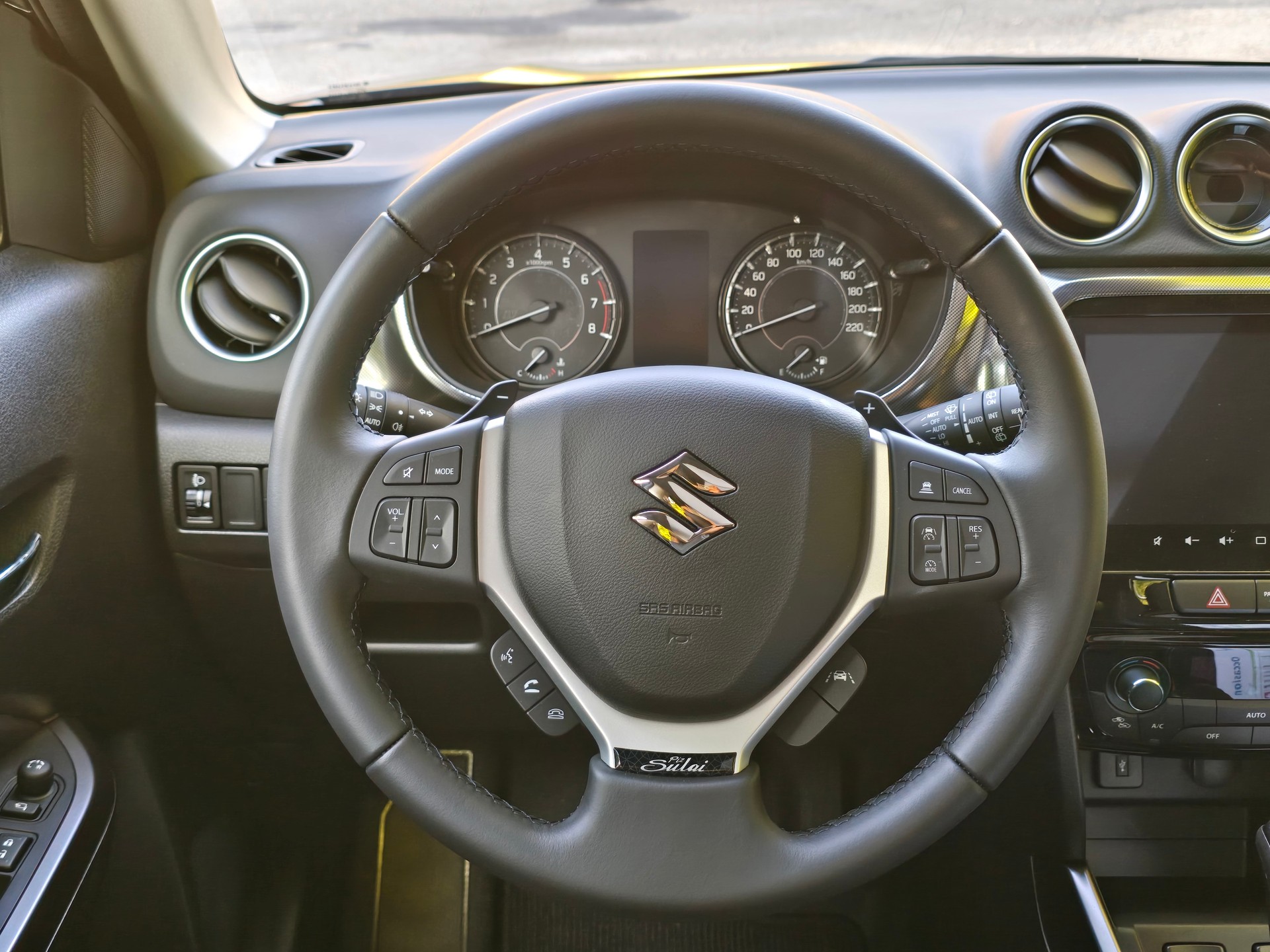 SUZUKI Vitara 1.5 Hybrid Piz Sulai Top 4x4-image-6