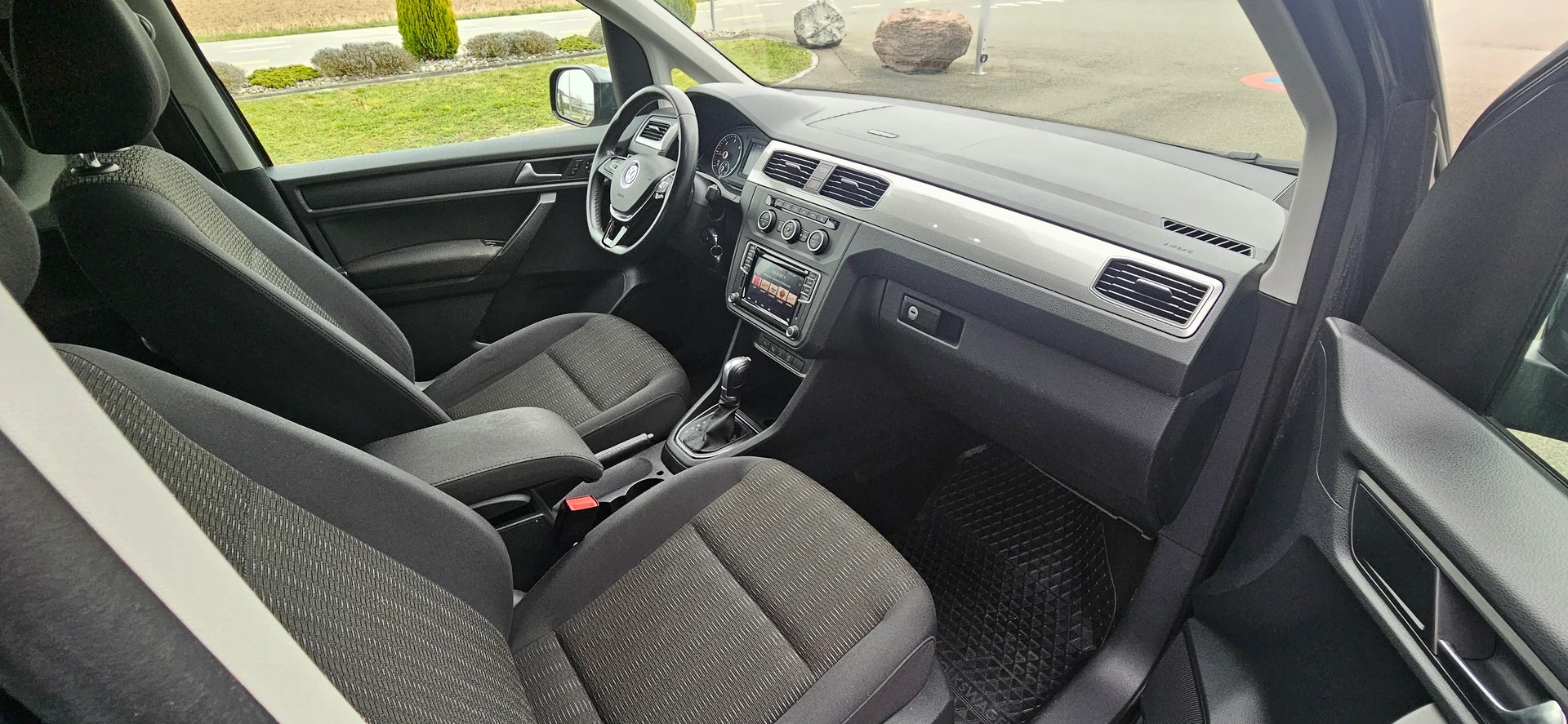 VW Caddy 2.0 TDI Trendline 4Motion DSG-image-10