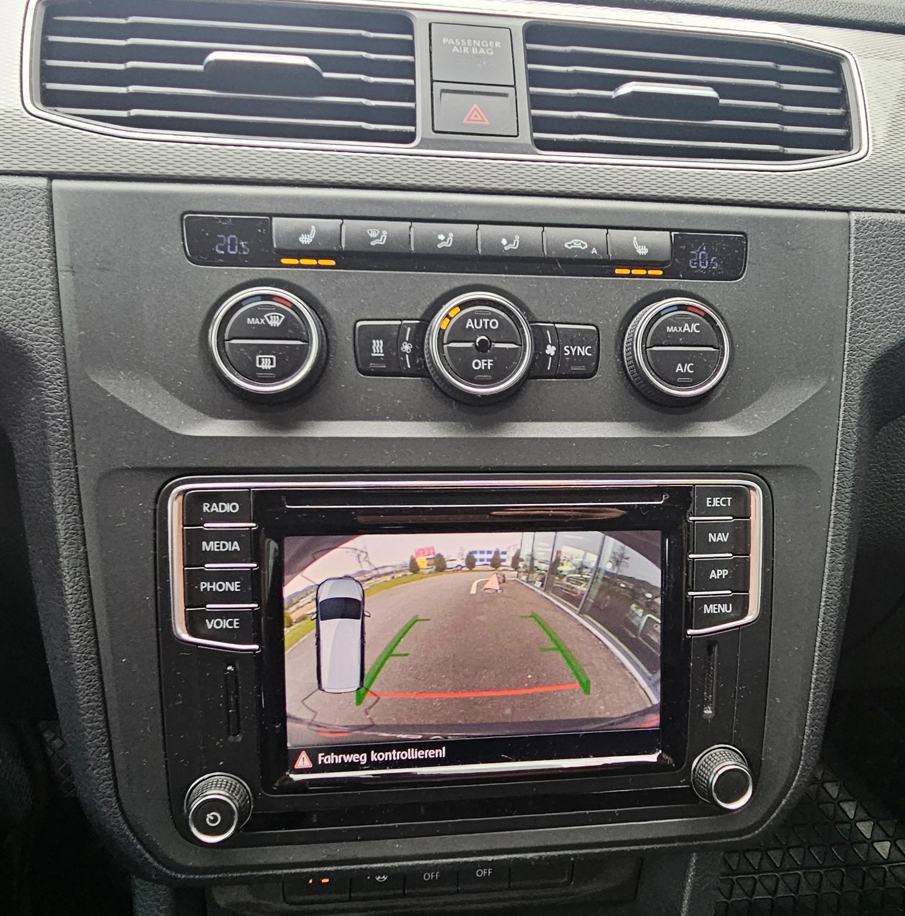 VW Caddy 2.0 TDI Trendline 4Motion DSG-image-12