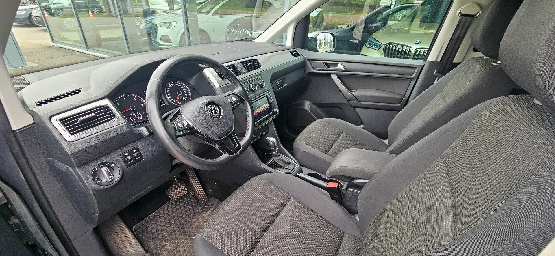 VW Caddy 2.0 TDI Trendline 4Motion DSG-image-7
