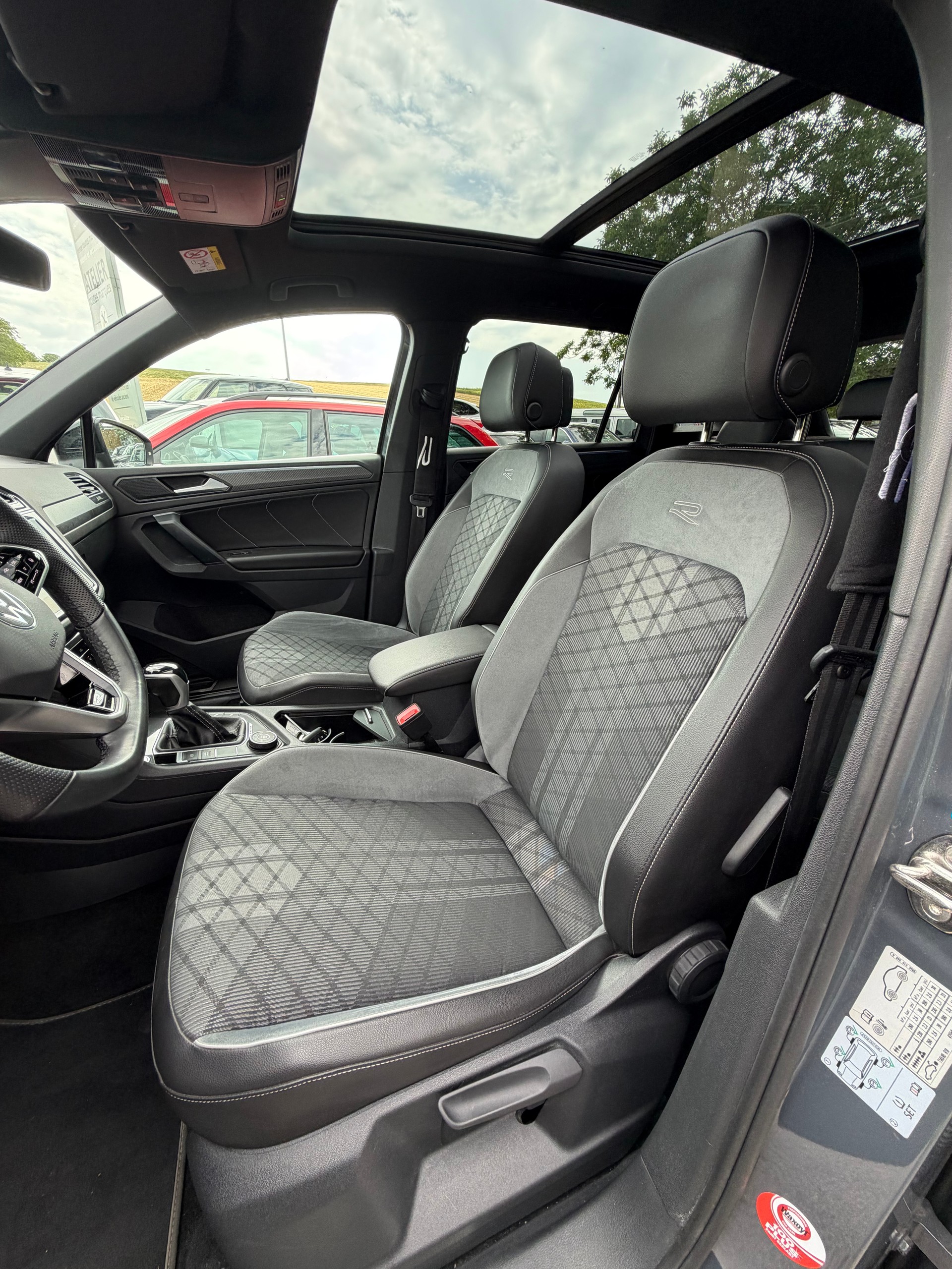 VW Tiguan 2.0TSI R-Line 4Motion DSG-image-4