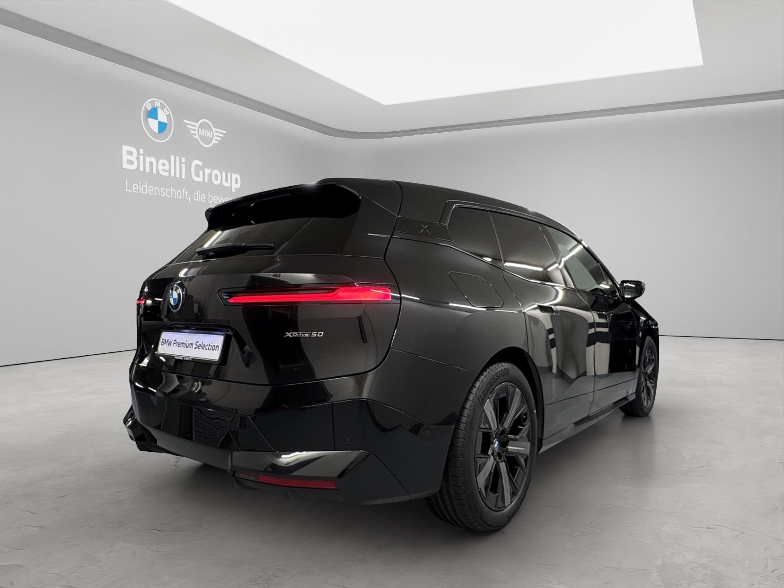 BMW iX xDrive50-image-4