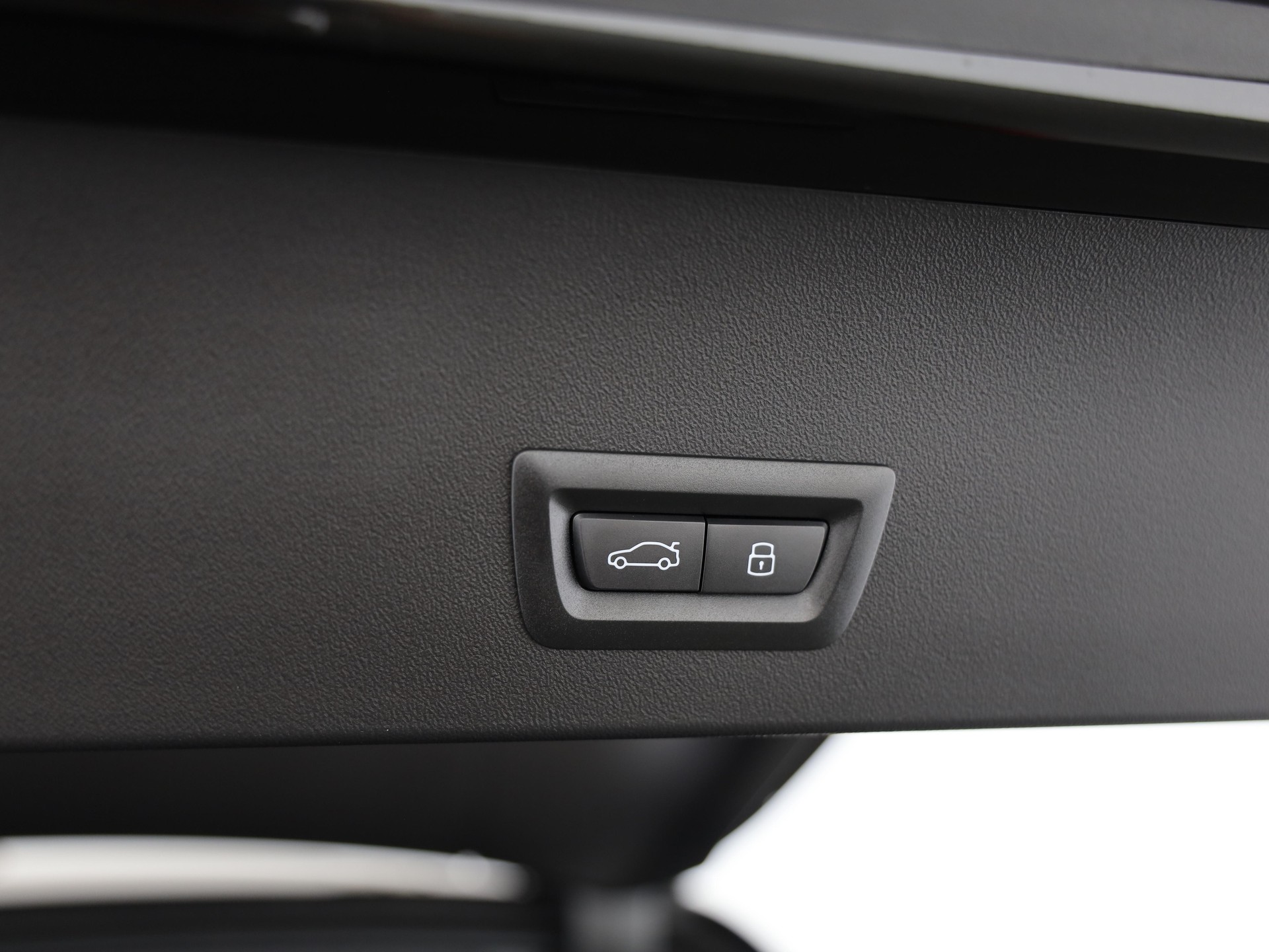 BMW iX xDrive50-image-9