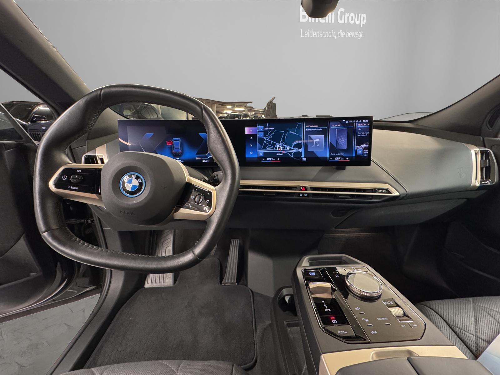 BMW iX xDrive50-image-16