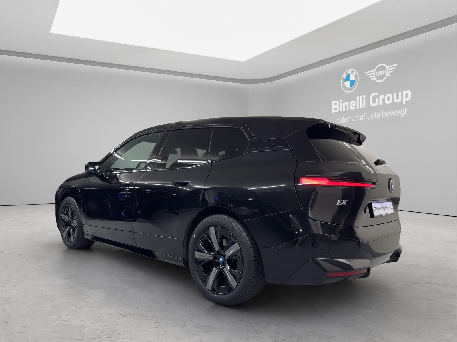BMW iX xDrive50-showroom-element-2