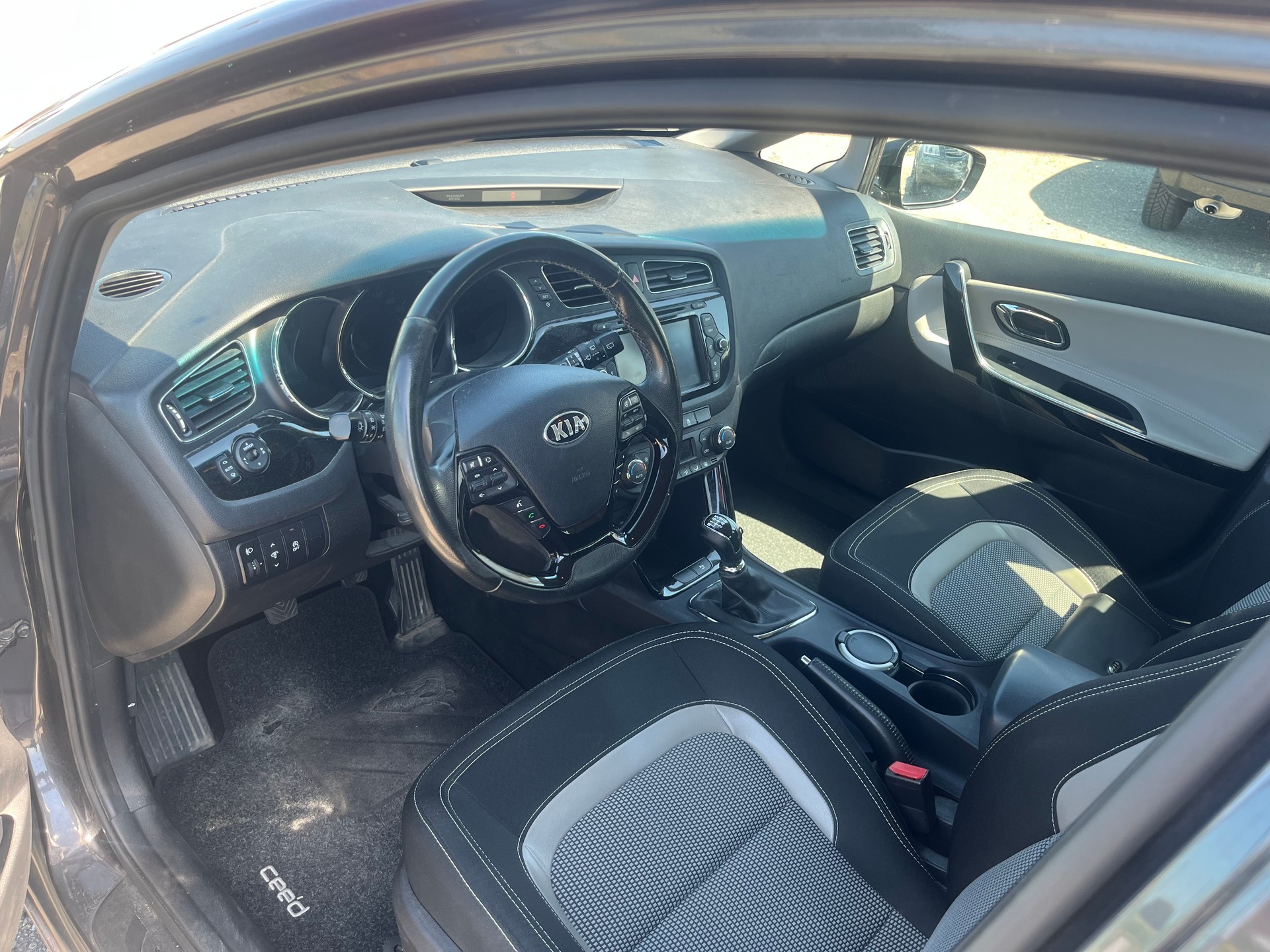 KIA Cee'd 1.4 CRDi Swiss Eco Edition-image-8