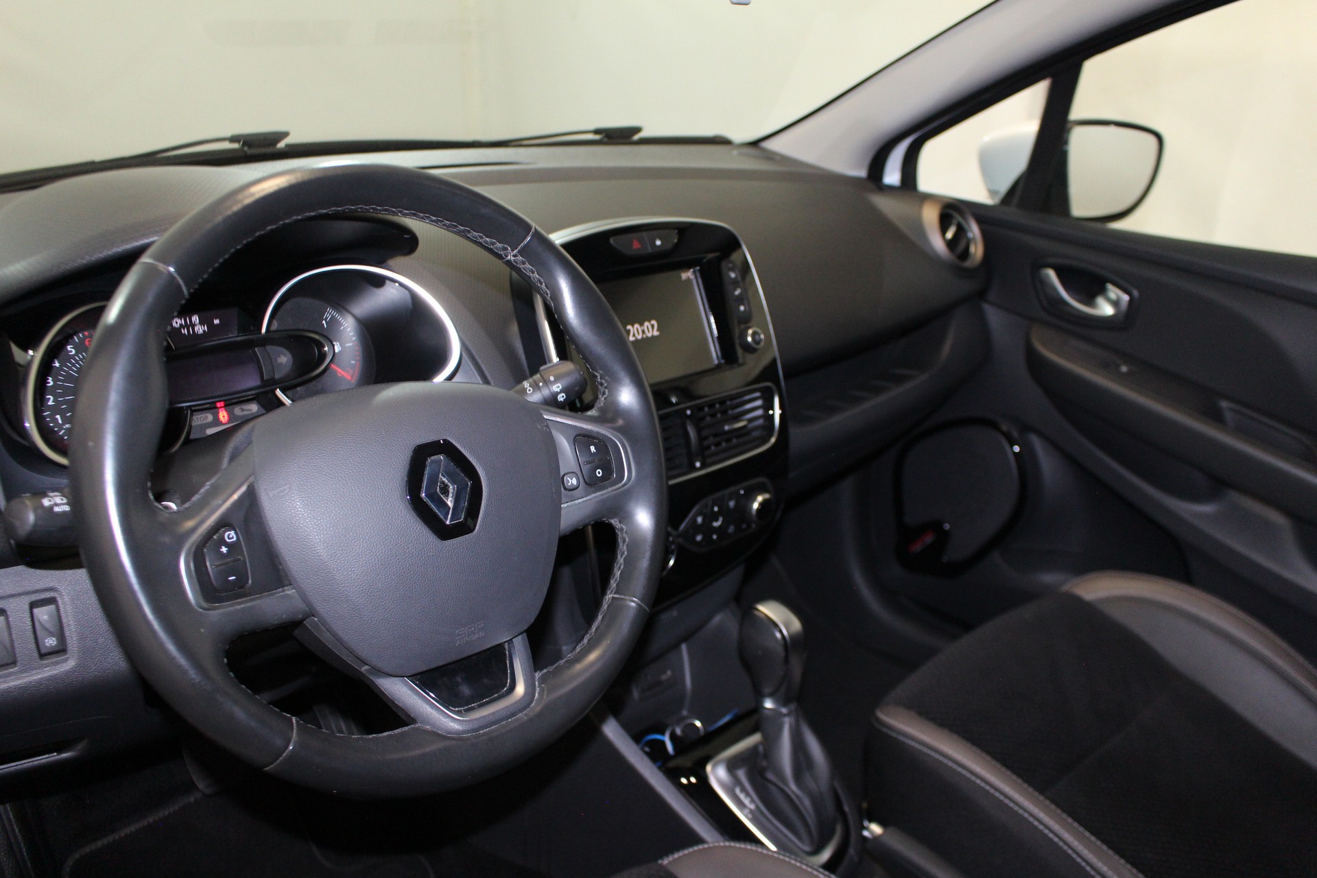 RENAULT Clio 1.2 TCe 120 Swiss Edition S/S-image-11