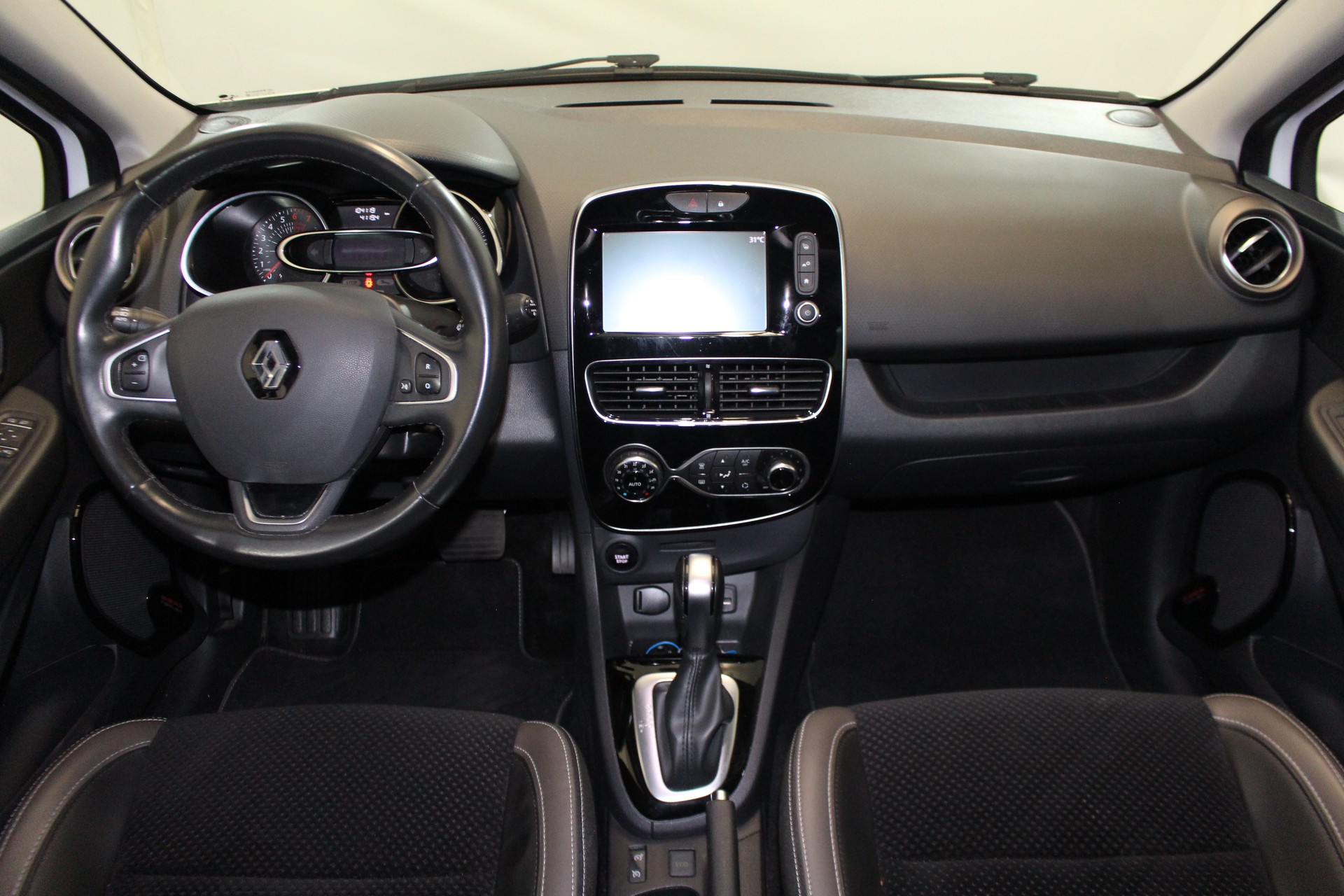 RENAULT Clio 1.2 TCe 120 Swiss Edition S/S-image-12