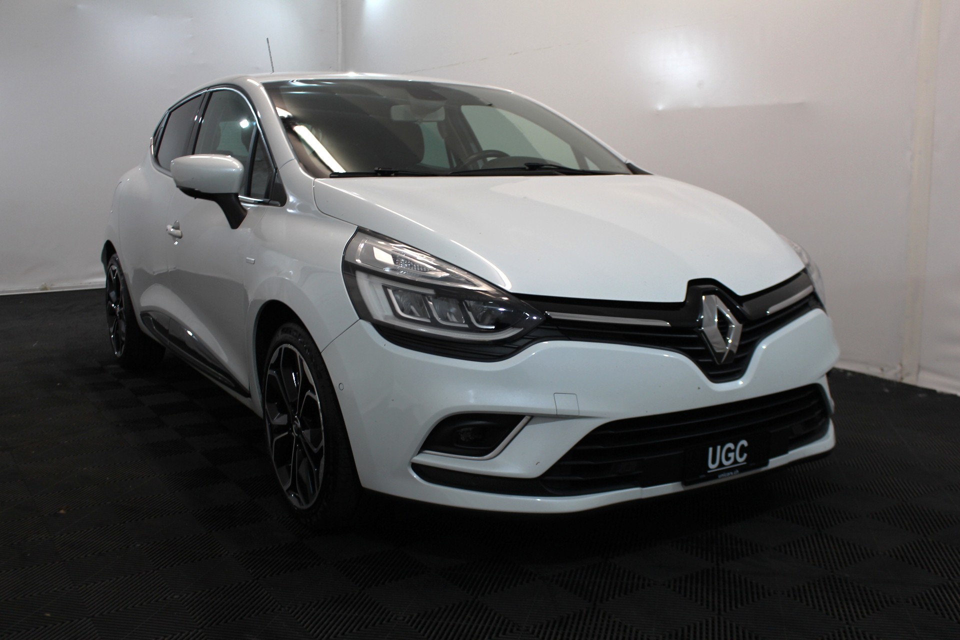 RENAULT Clio 1.2 TCe 120 Swiss Edition S/S-image-0