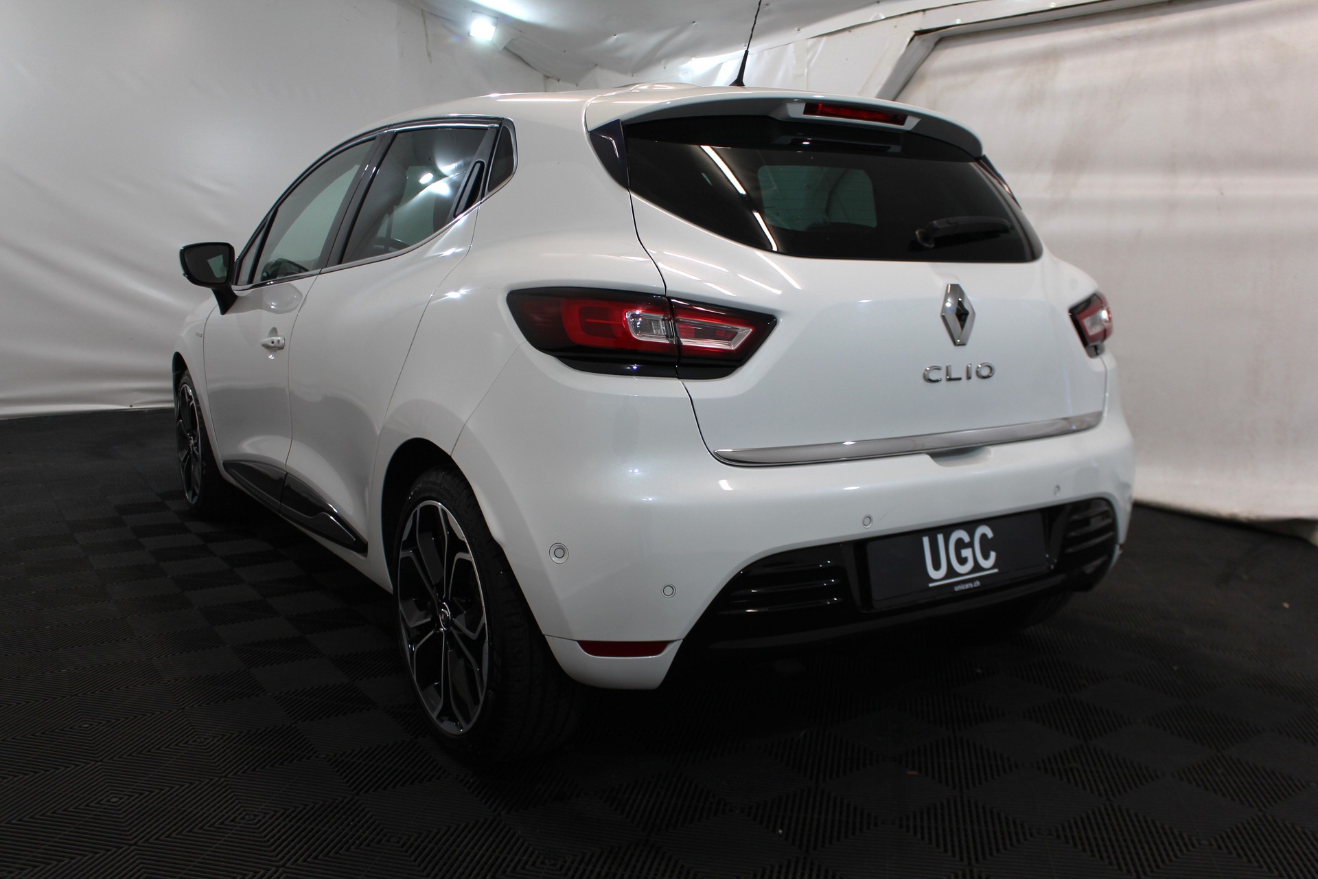RENAULT Clio 1.2 TCe 120 Swiss Edition S/S-image-3