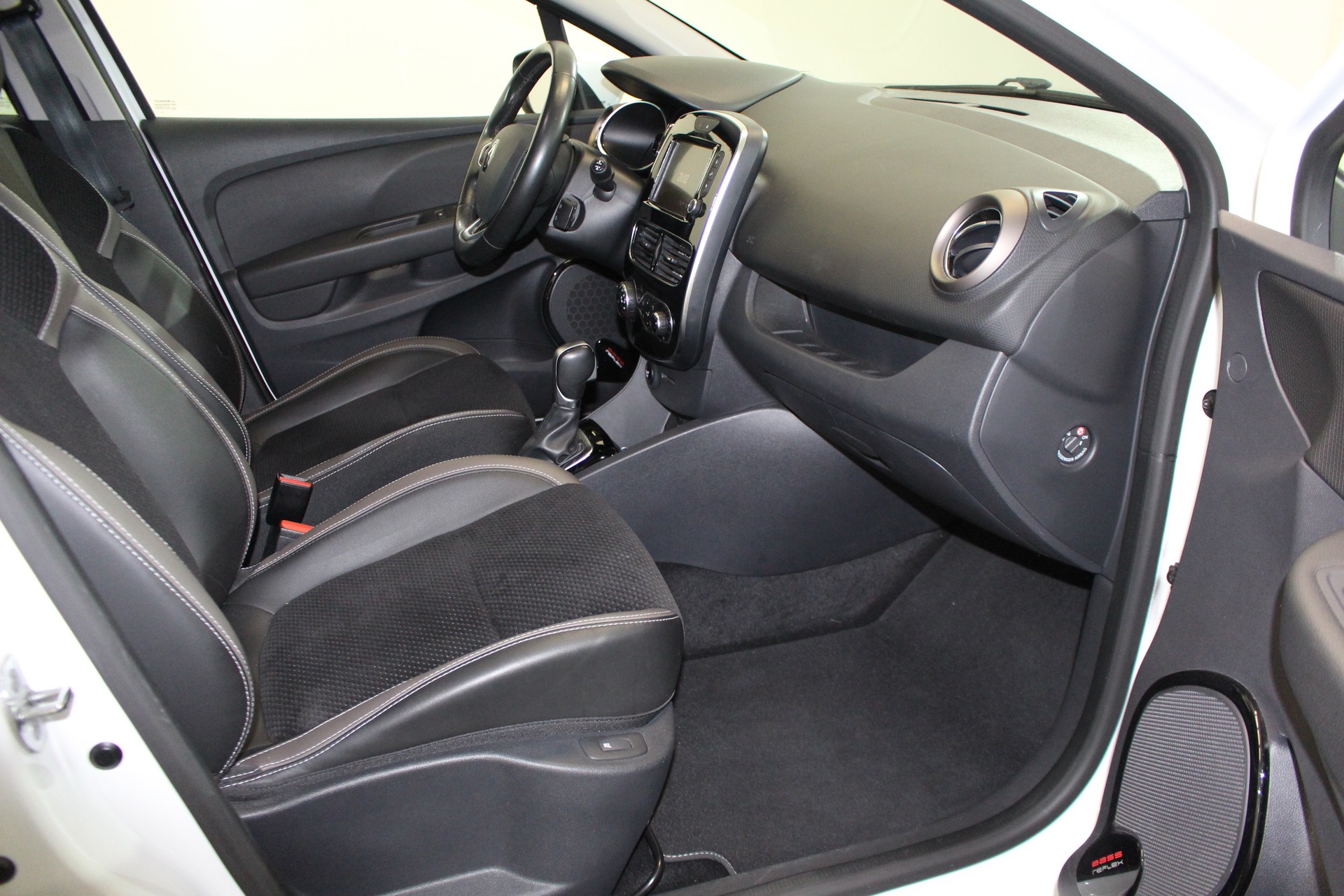 RENAULT Clio 1.2 TCe 120 Swiss Edition S/S-image-10
