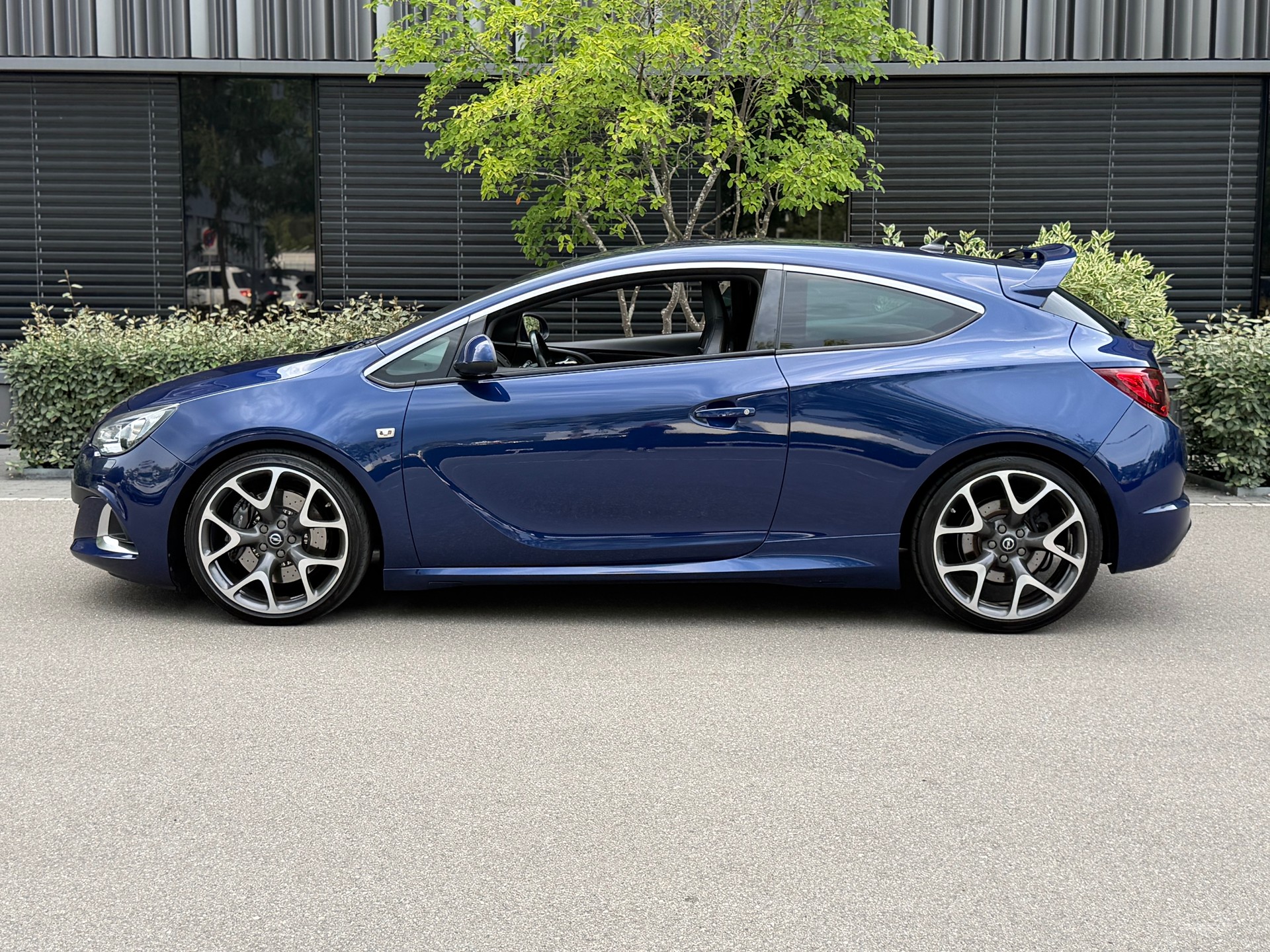 OPEL Astra GTC 2.0i 16V Turbo OPC-image-1