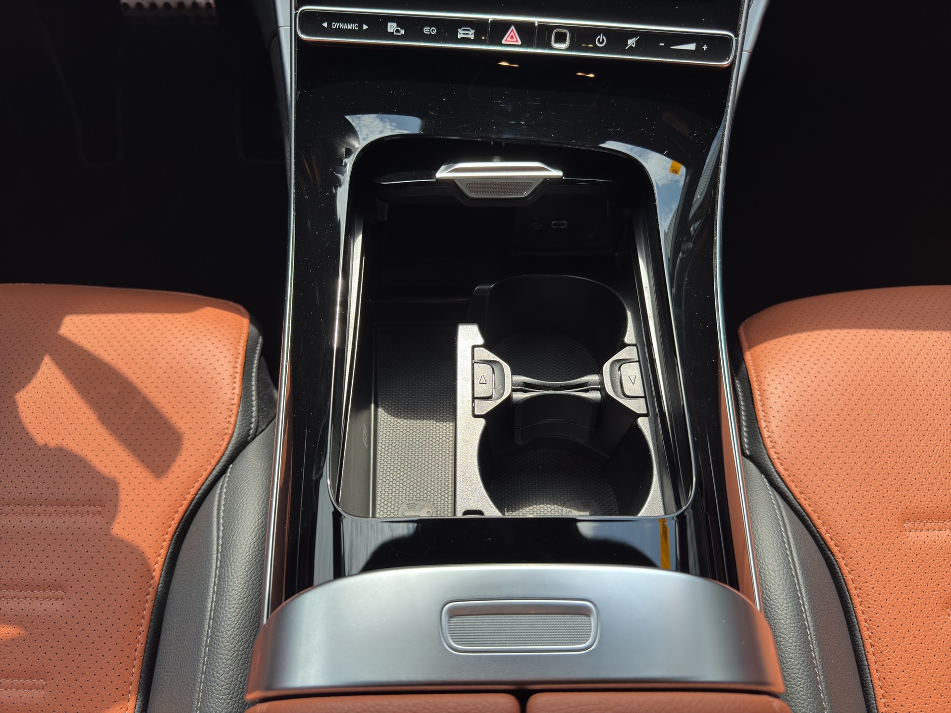MERCEDES-BENZ C 300 e AMG Line Kombi-image-14
