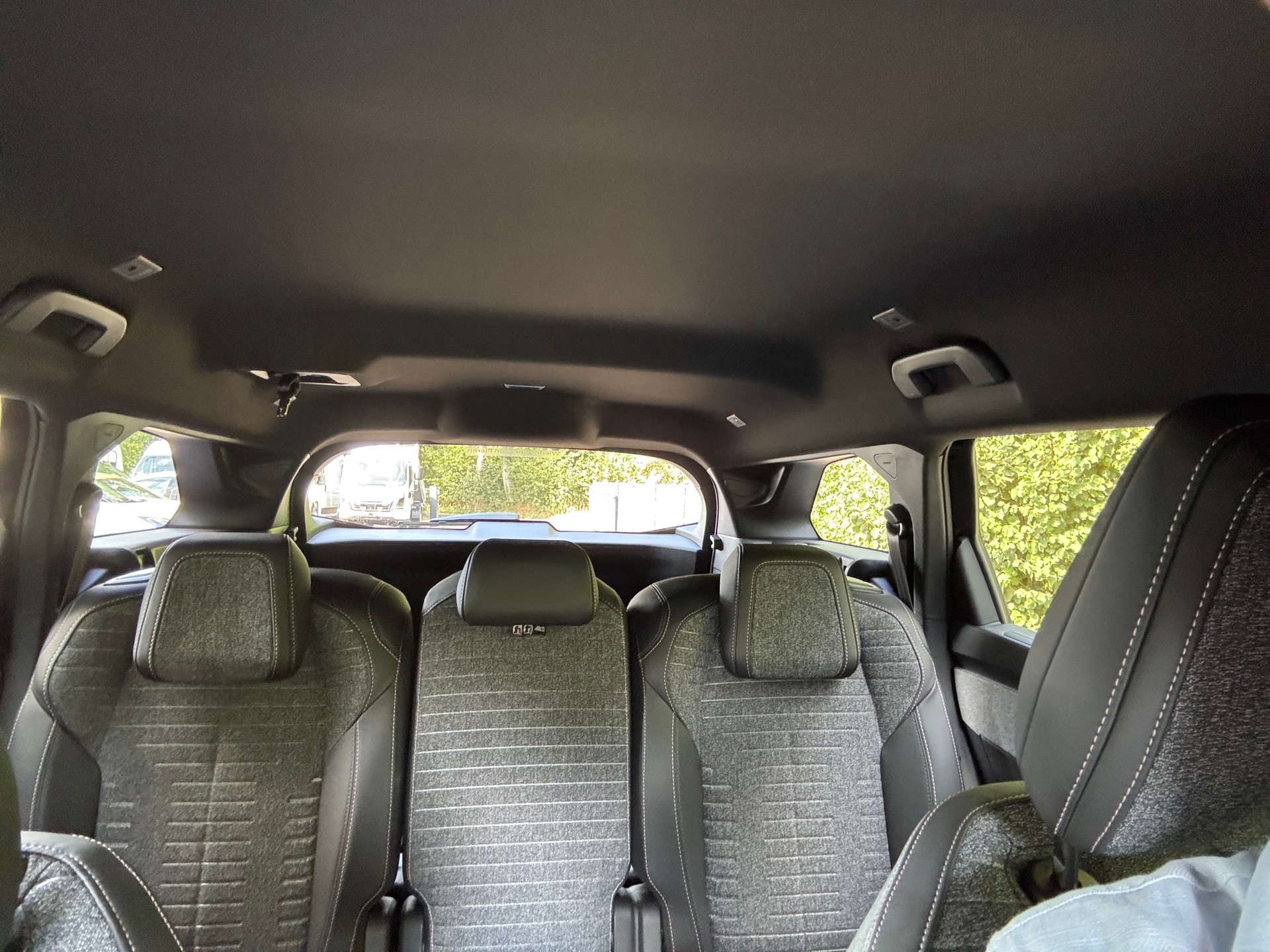 PEUGEOT 5008 210 73kWh Allure Premium Dual Motor 325 AWD-image-15