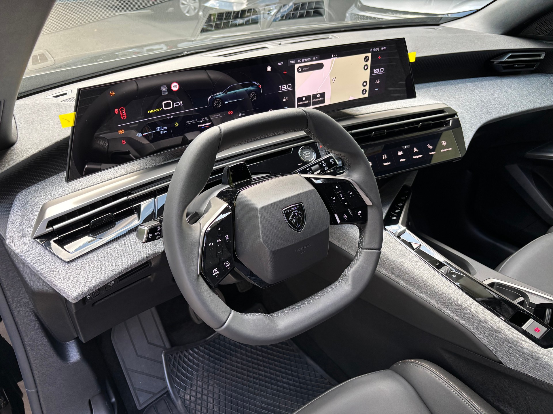 PEUGEOT 5008 210 73kWh Allure Premium Dual Motor 325 AWD-image-13