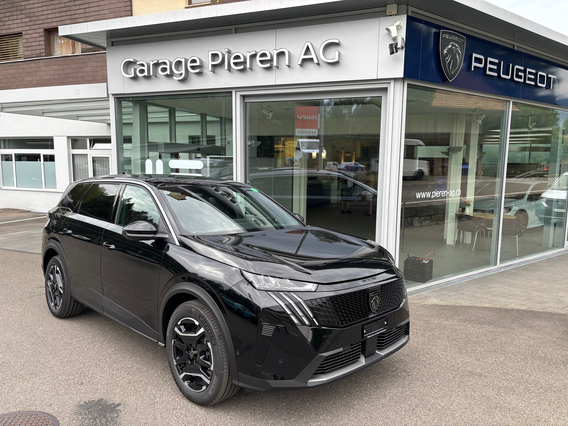PEUGEOT 5008 210 73kWh Allure Premium Dual Motor 325 AWD-image-0