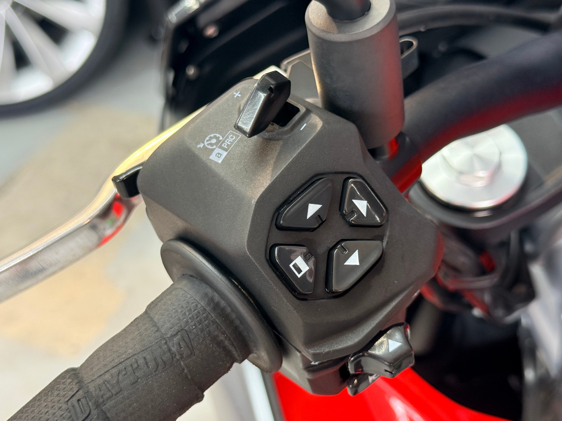 APRILIA Tuono 660-image-10