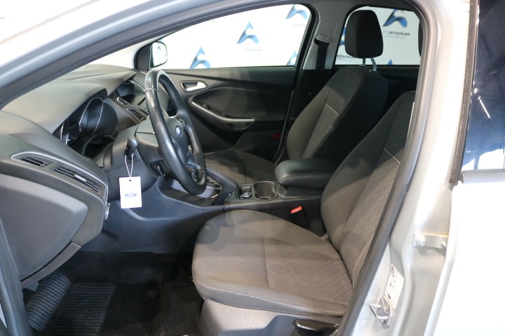 FORD Focus 1.0 SCTi Titanium-image-24