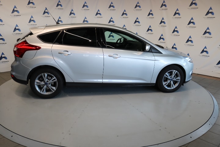 FORD Focus 1.0 SCTi Titanium-image-16