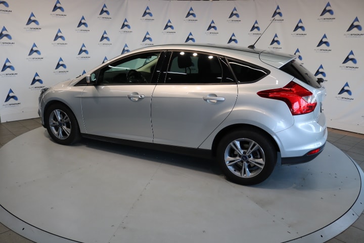 FORD Focus 1.0 SCTi Titanium-image-9