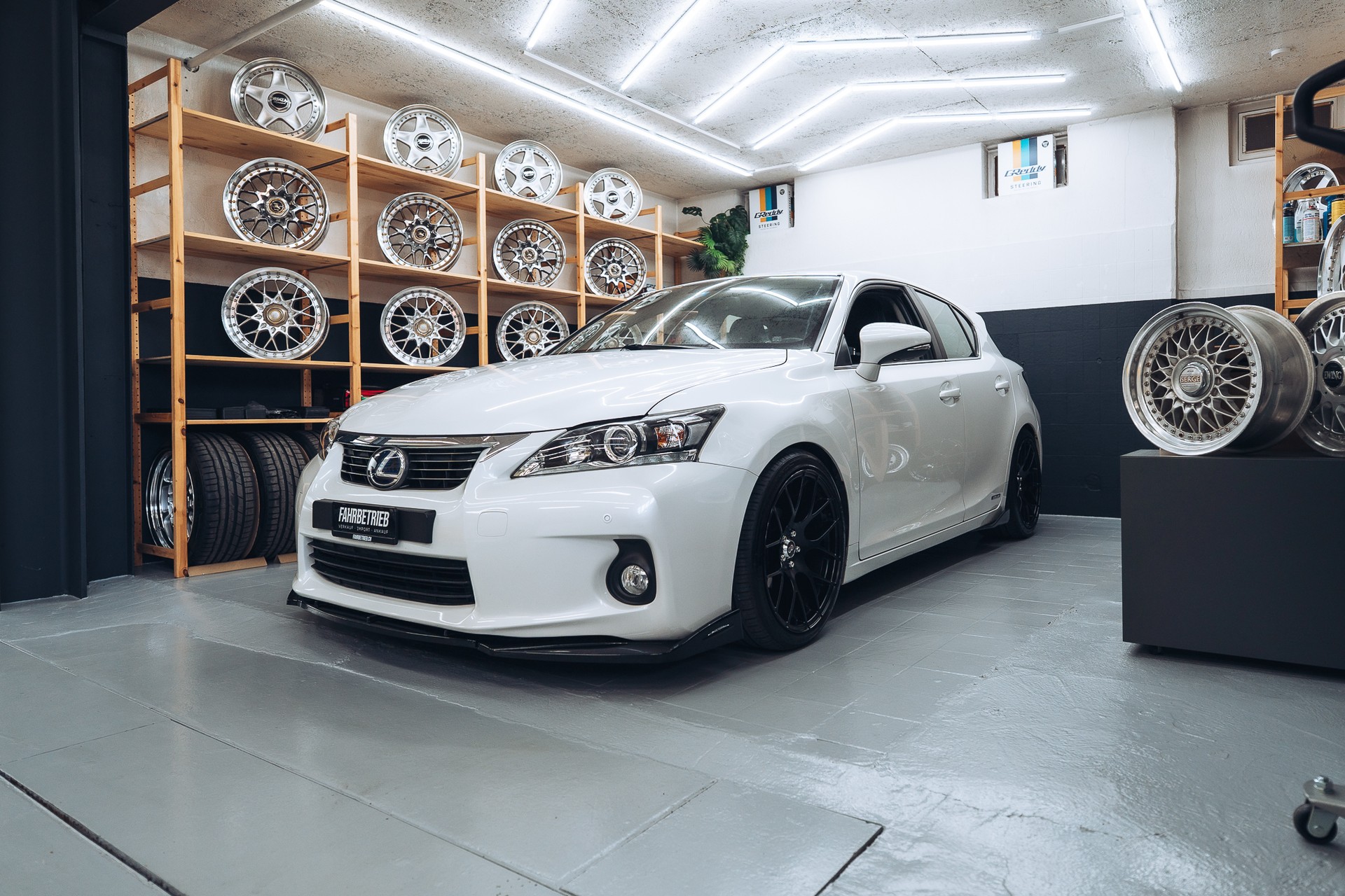 LEXUS CT 200h 1.8 excellence CVT-image-0