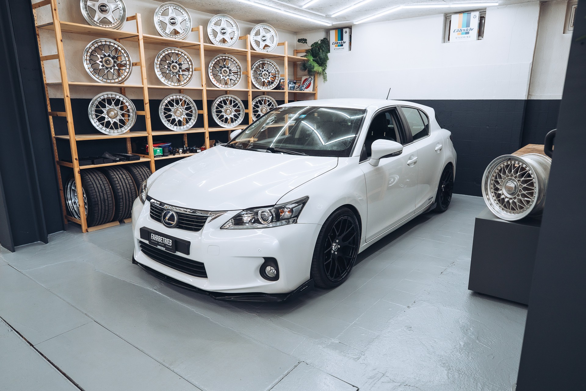 LEXUS CT 200h 1.8 excellence CVT-image-1