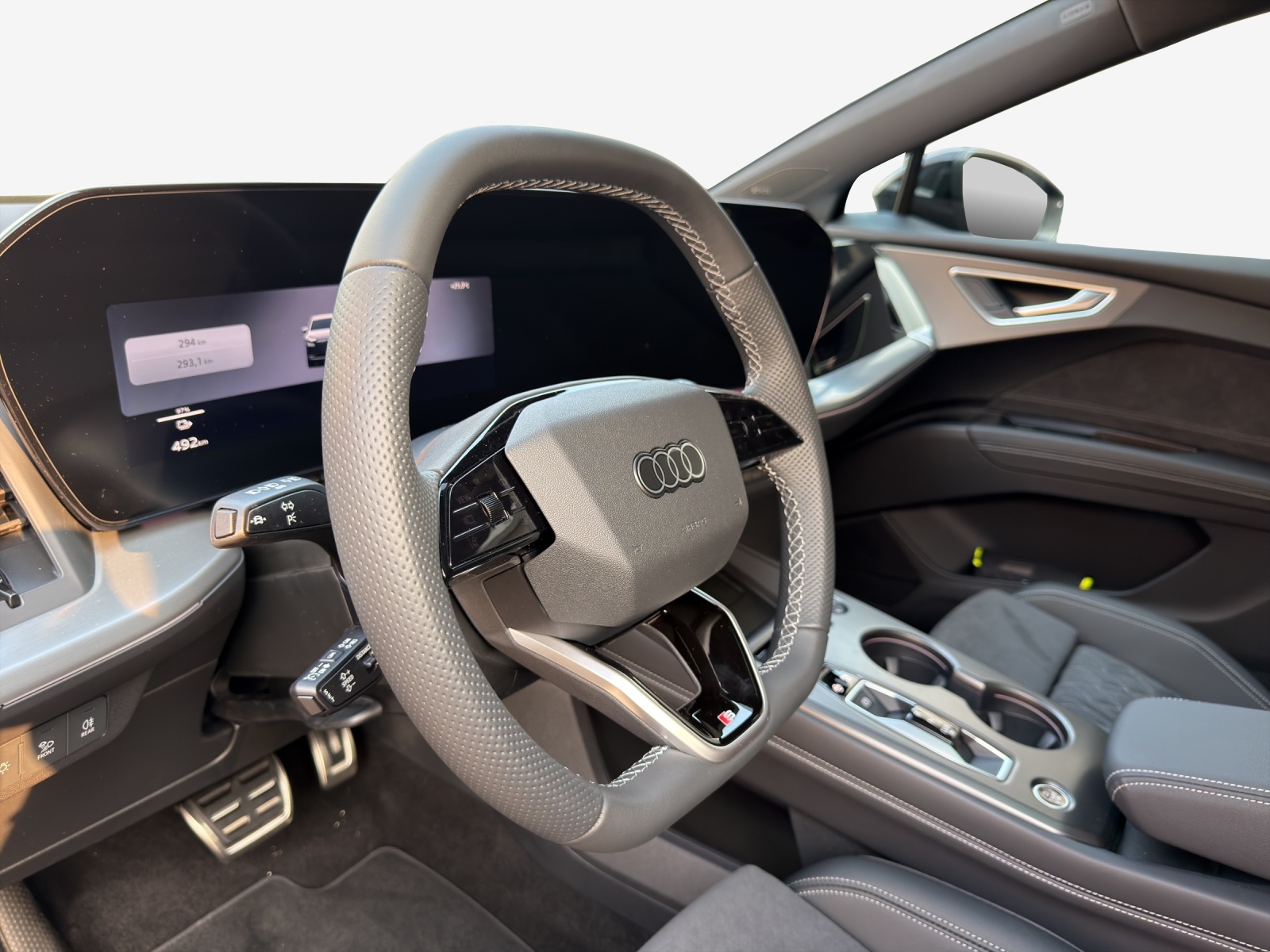 AUDI Q4 e-tron SUV quattro performance Swiss Ski-image-10
