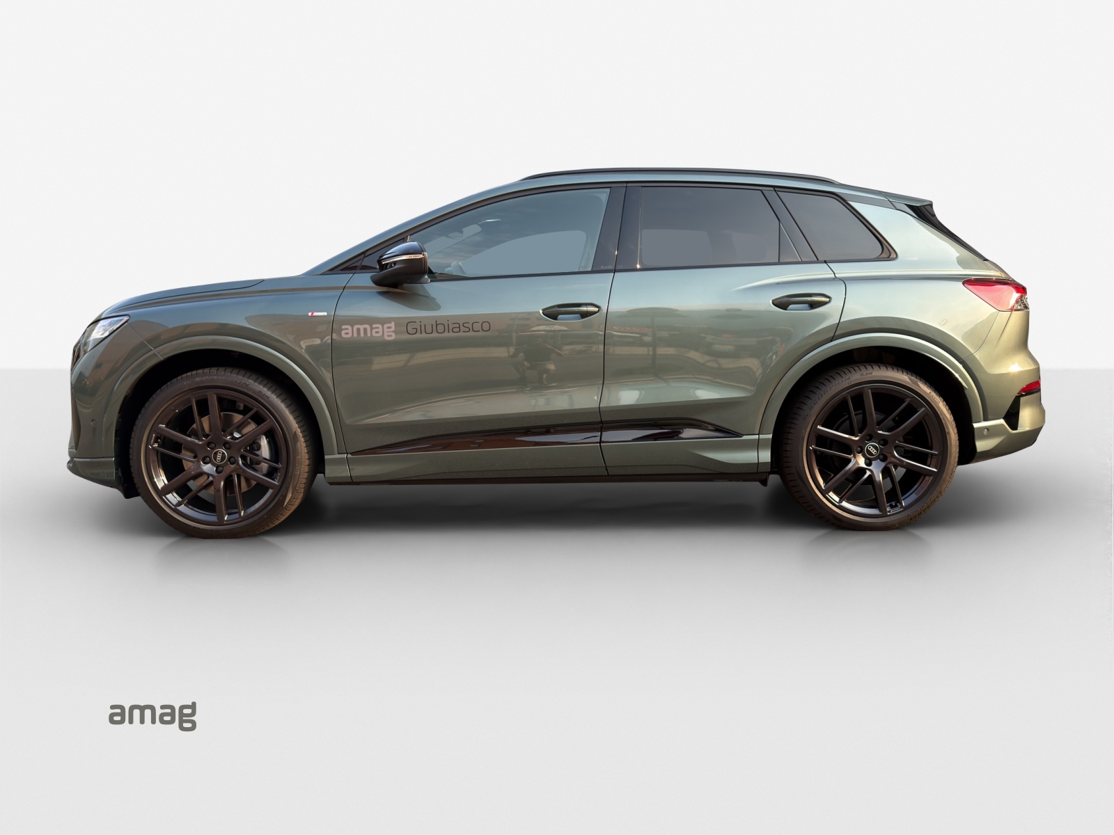 AUDI Q4 e-tron SUV quattro performance Swiss Ski-showroom-element-1