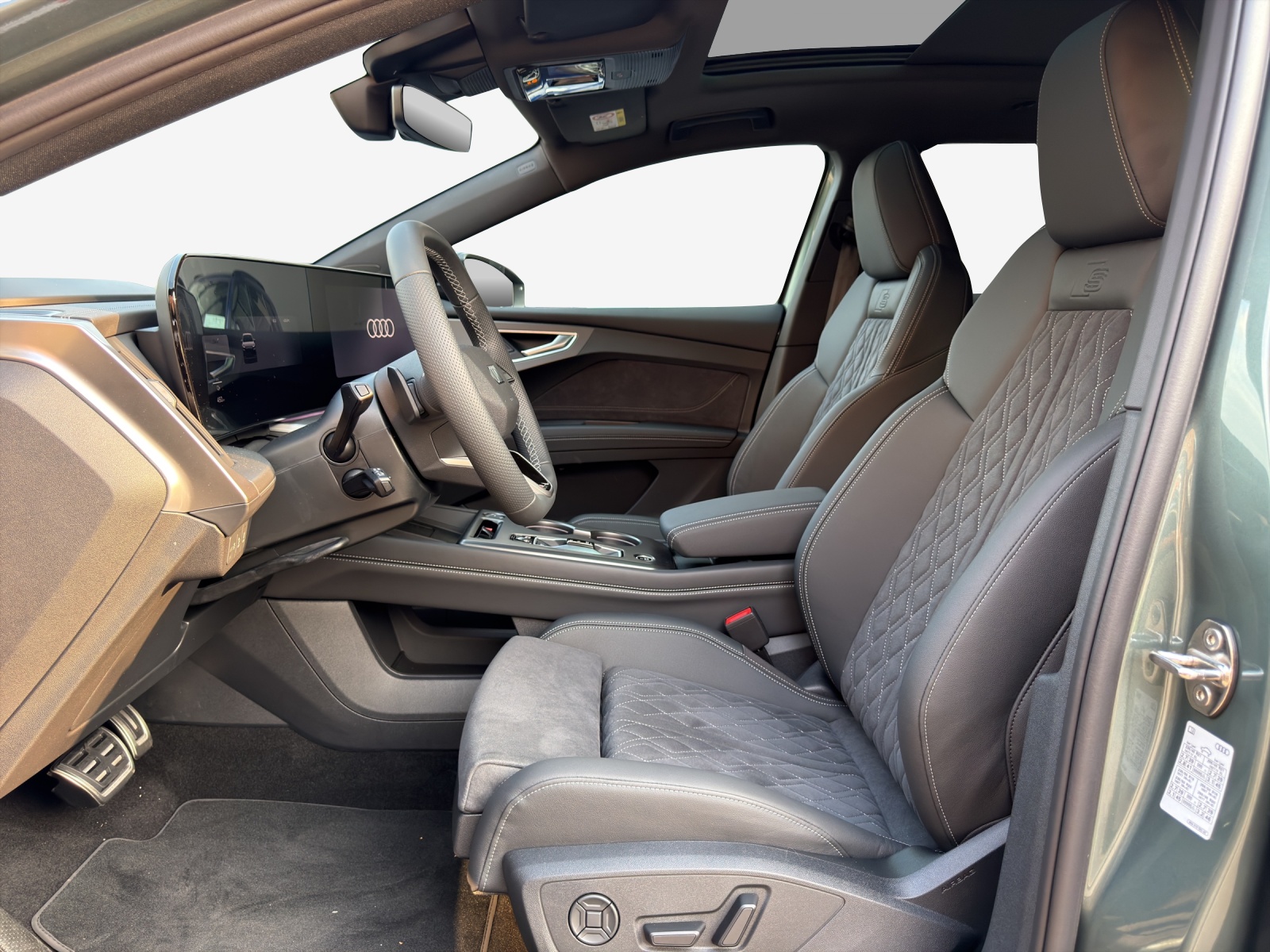 AUDI Q4 e-tron SUV quattro performance Swiss Ski-image-7