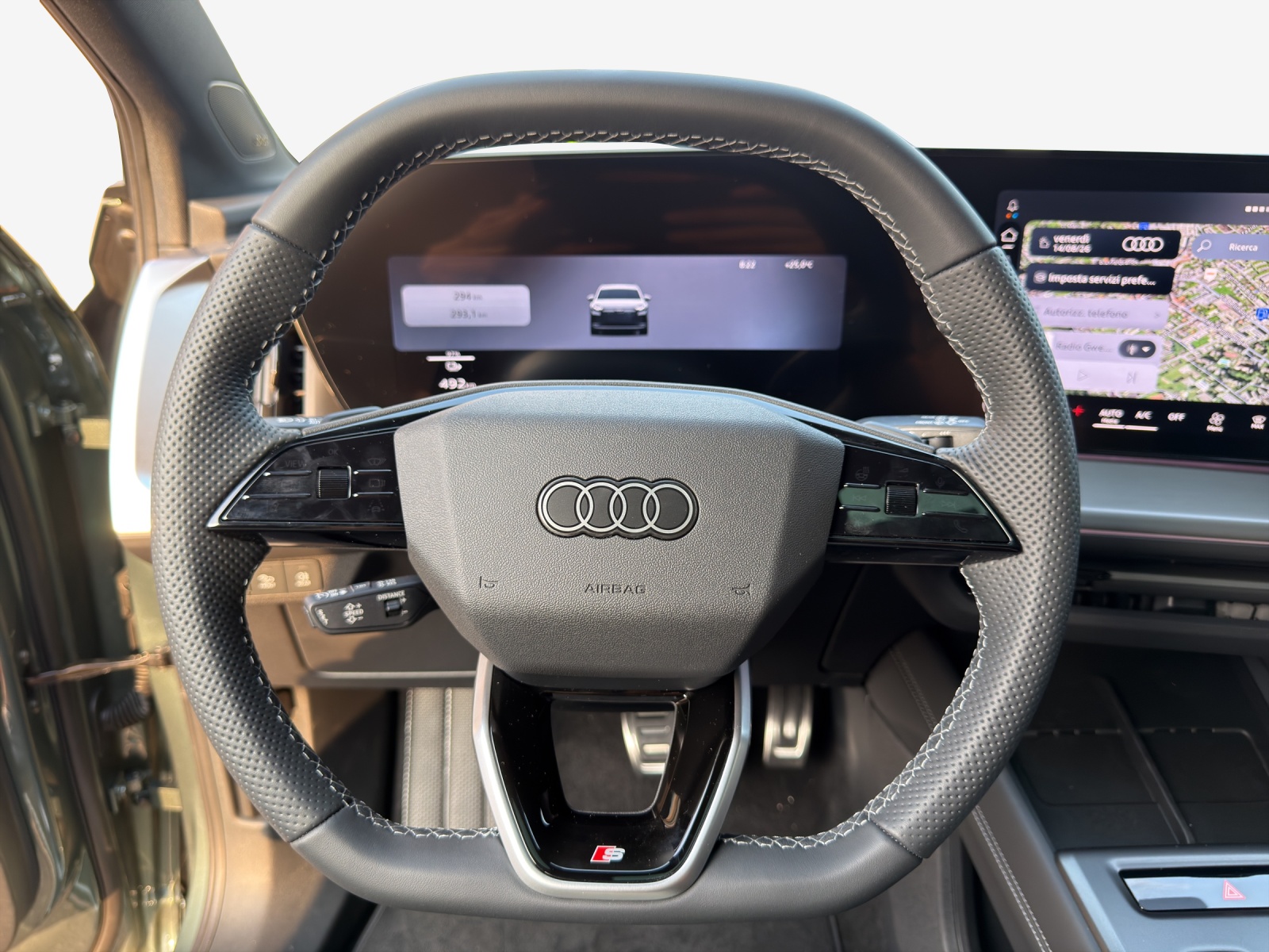 AUDI Q4 e-tron SUV quattro performance Swiss Ski-image-9