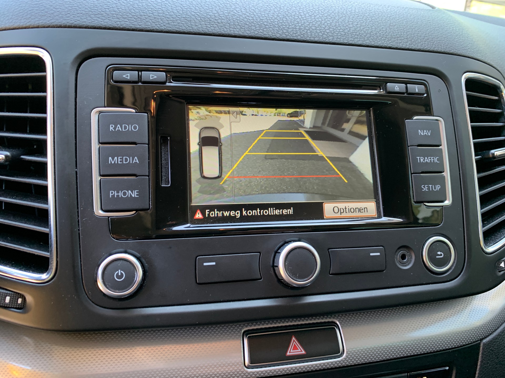 VW Sharan 2.0 TDI BlueMotion Technology Design DSG-image-13