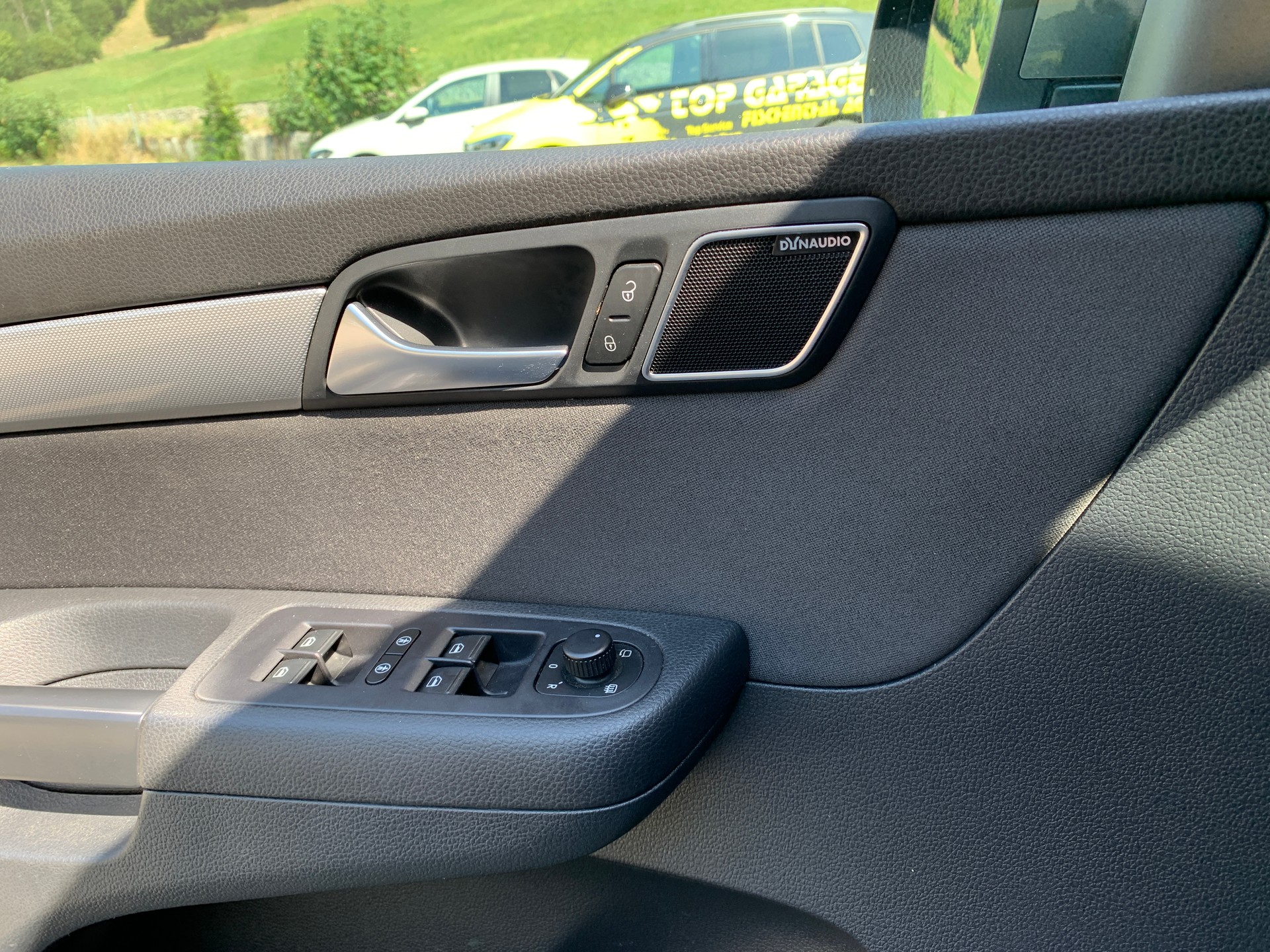 VW Sharan 2.0 TDI BlueMotion Technology Design DSG-image-9
