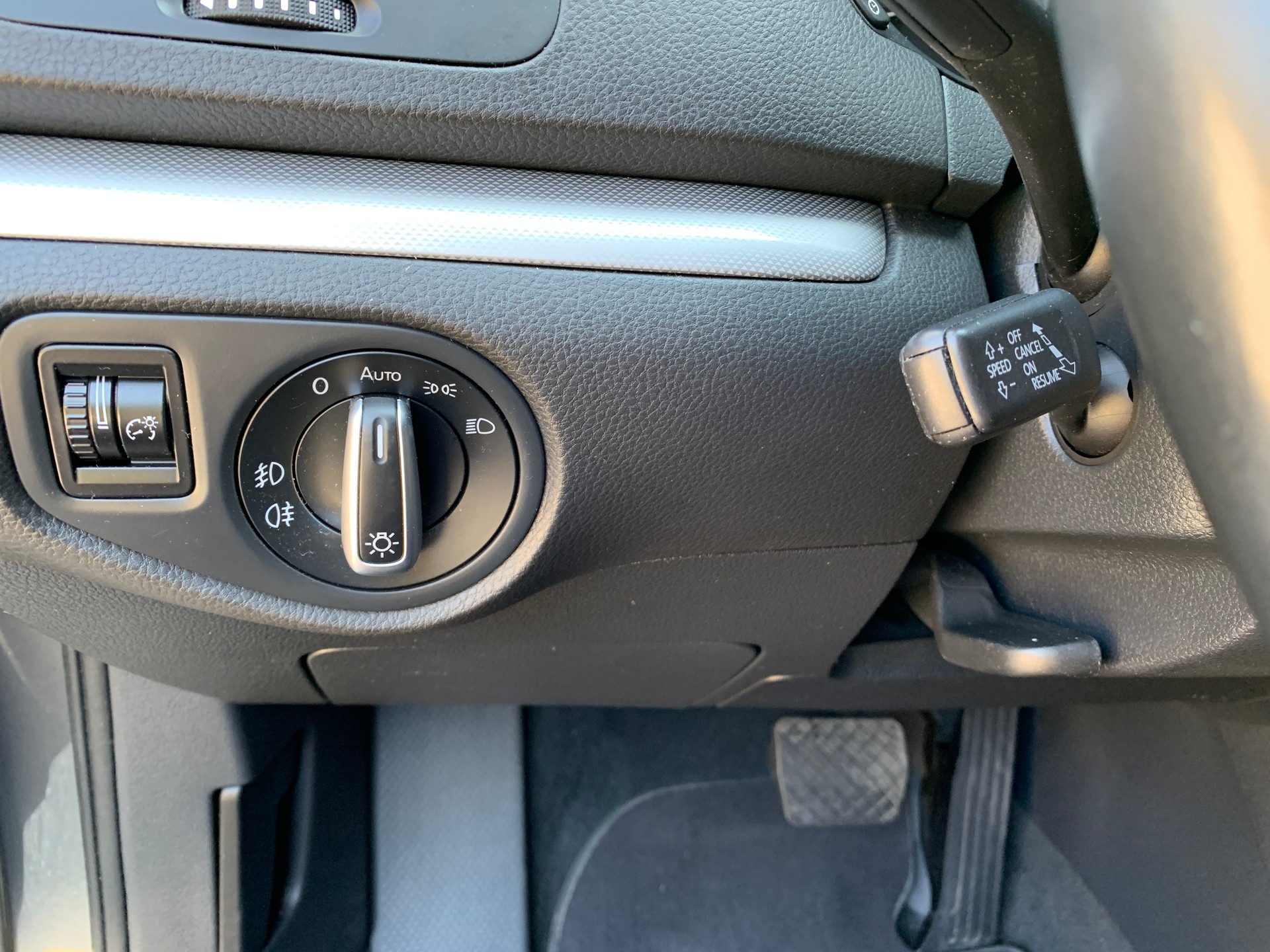 VW Sharan 2.0 TDI BlueMotion Technology Design DSG-image-10