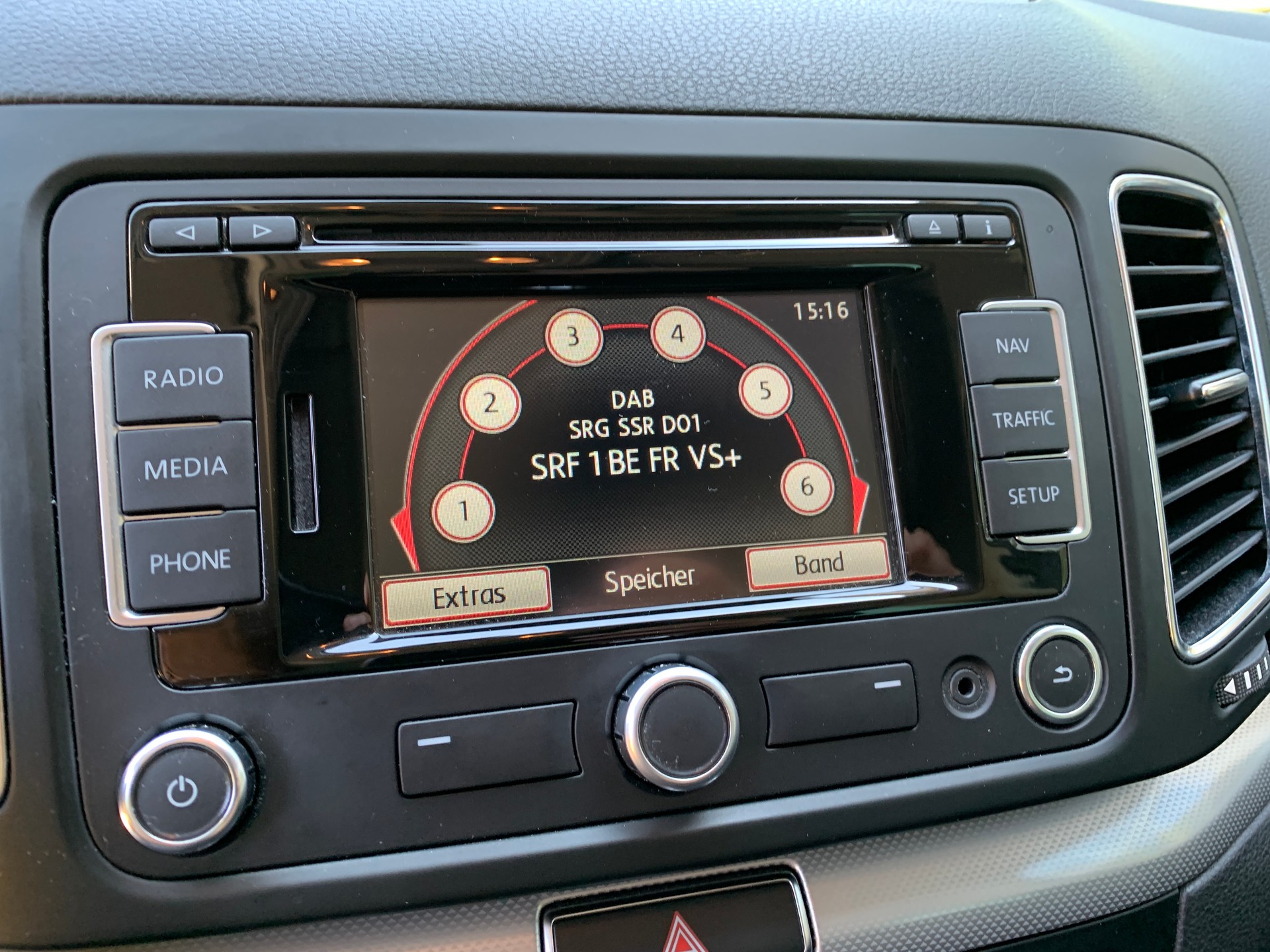 VW Sharan 2.0 TDI BlueMotion Technology Design DSG-image-12