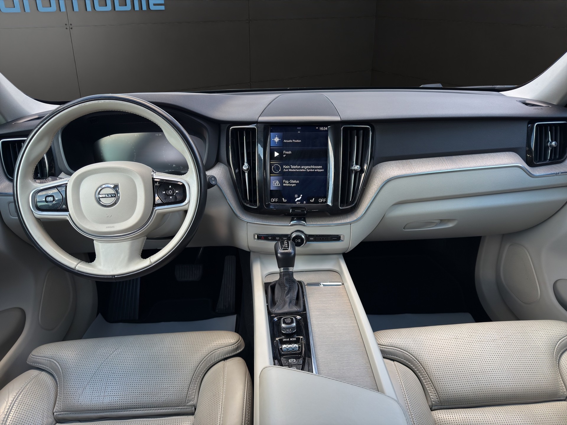 VOLVO XC60 T6 AWD Inscription Geartronic-image-4
