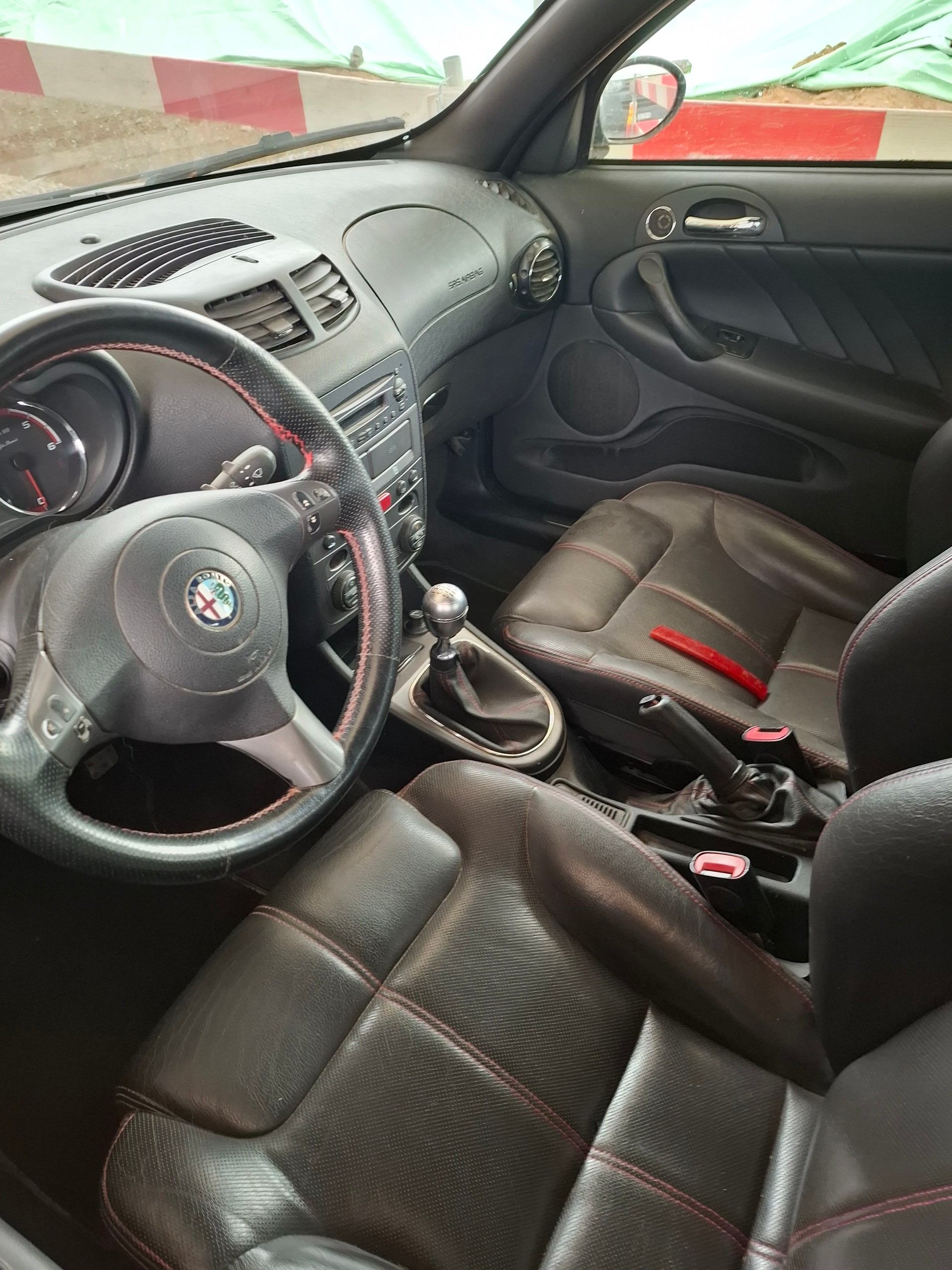 ALFA ROMEO 147 1.9 16V JTD Progression-image-4