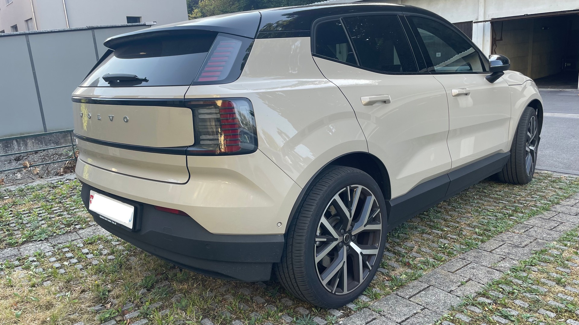 VOLVO E60 Twin Ultra Performance AWD-image-1