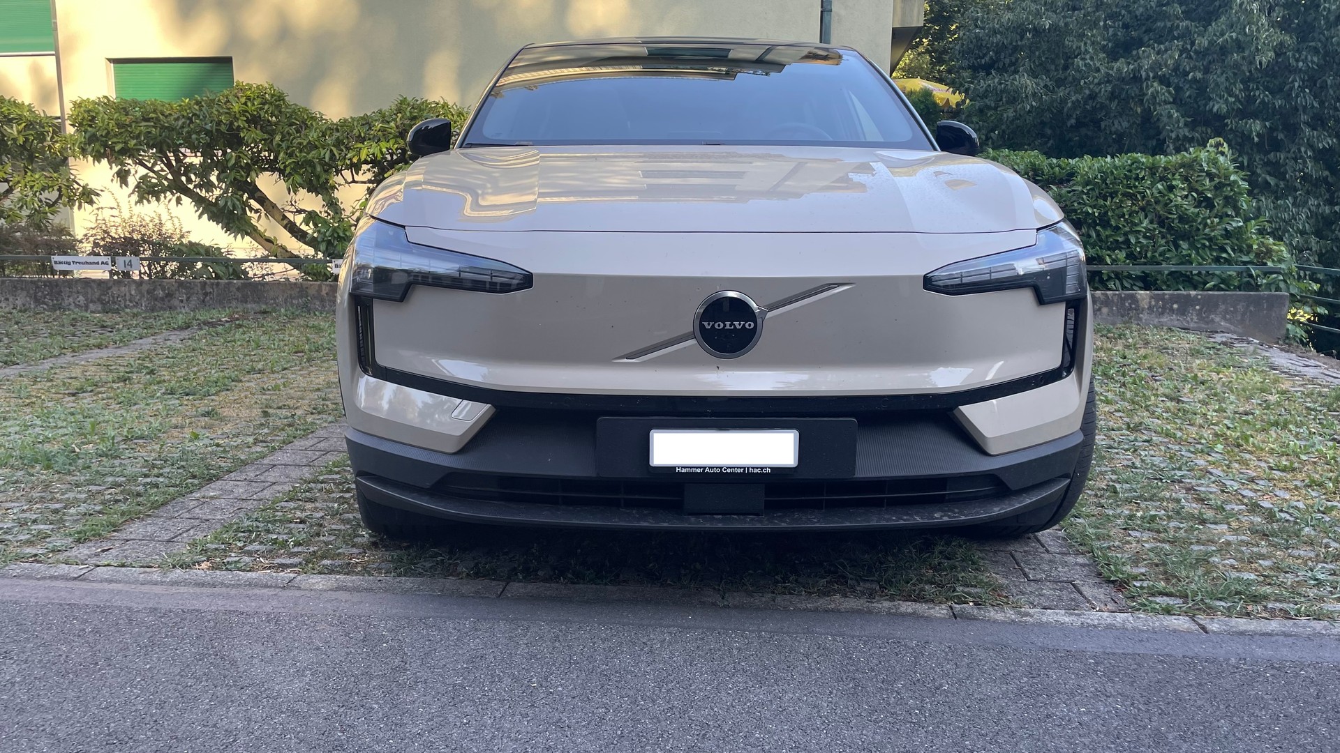 VOLVO E60 Twin Ultra Performance AWD-image-2